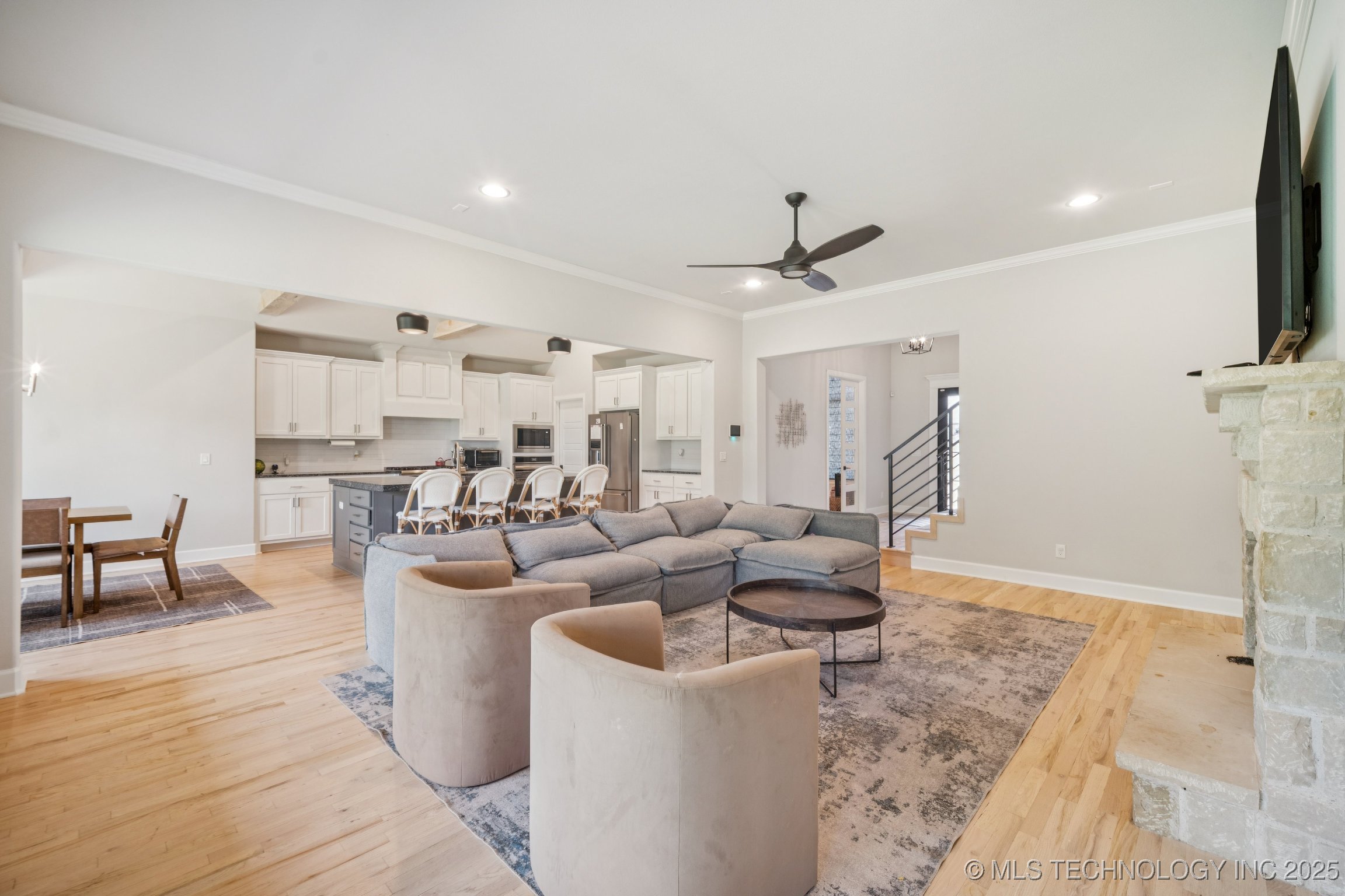 Broken Arrow, Oklahoma, 74011, United States, 5 Bedrooms Bedrooms, ,3 BathroomsBathrooms,Residential,For Sale,1898814