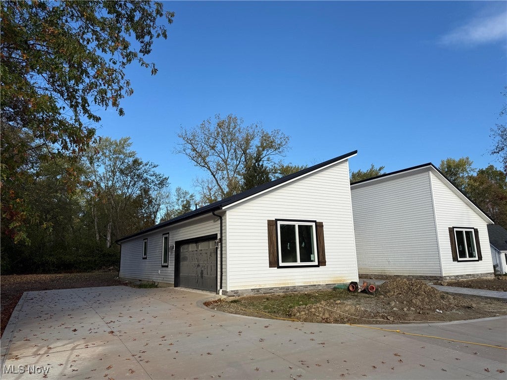 Chagrin Falls, Ohio, 44022, United States, 4 Bedrooms Bedrooms, ,5 BathroomsBathrooms,Residential,For Sale,1980156