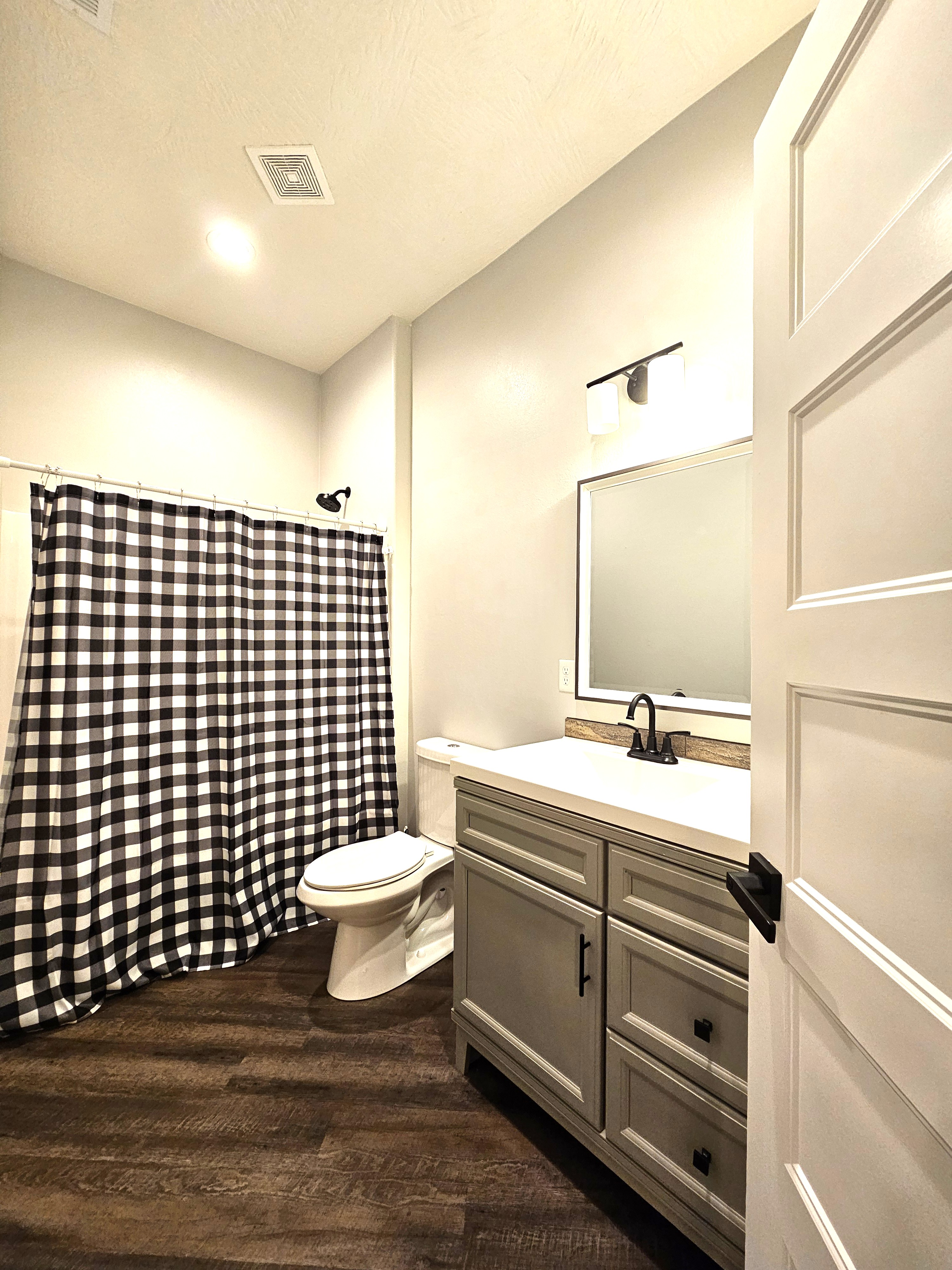 SPRINGFIELD, Missouri, 65804, United States, 4 Bedrooms Bedrooms, ,4 BathroomsBathrooms,Residential,For Sale,1996433