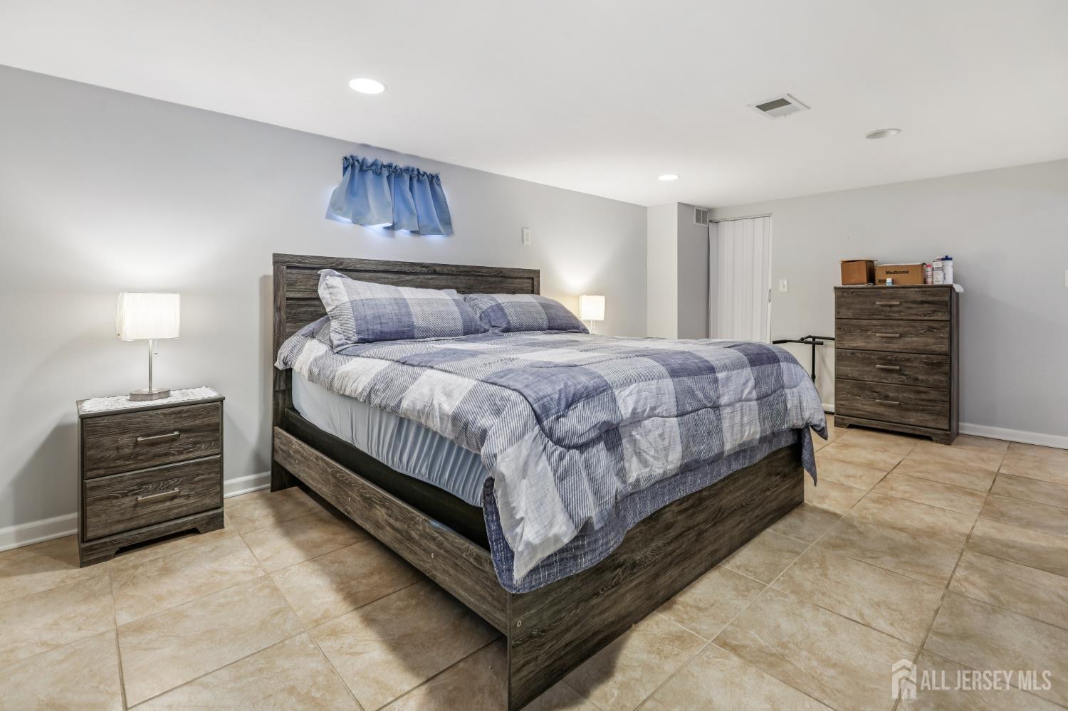 Woodbridge Proper, New Jersey, 07095, United States, 3 Bedrooms Bedrooms, ,2 BathroomsBathrooms,Residential,For Sale,1969117