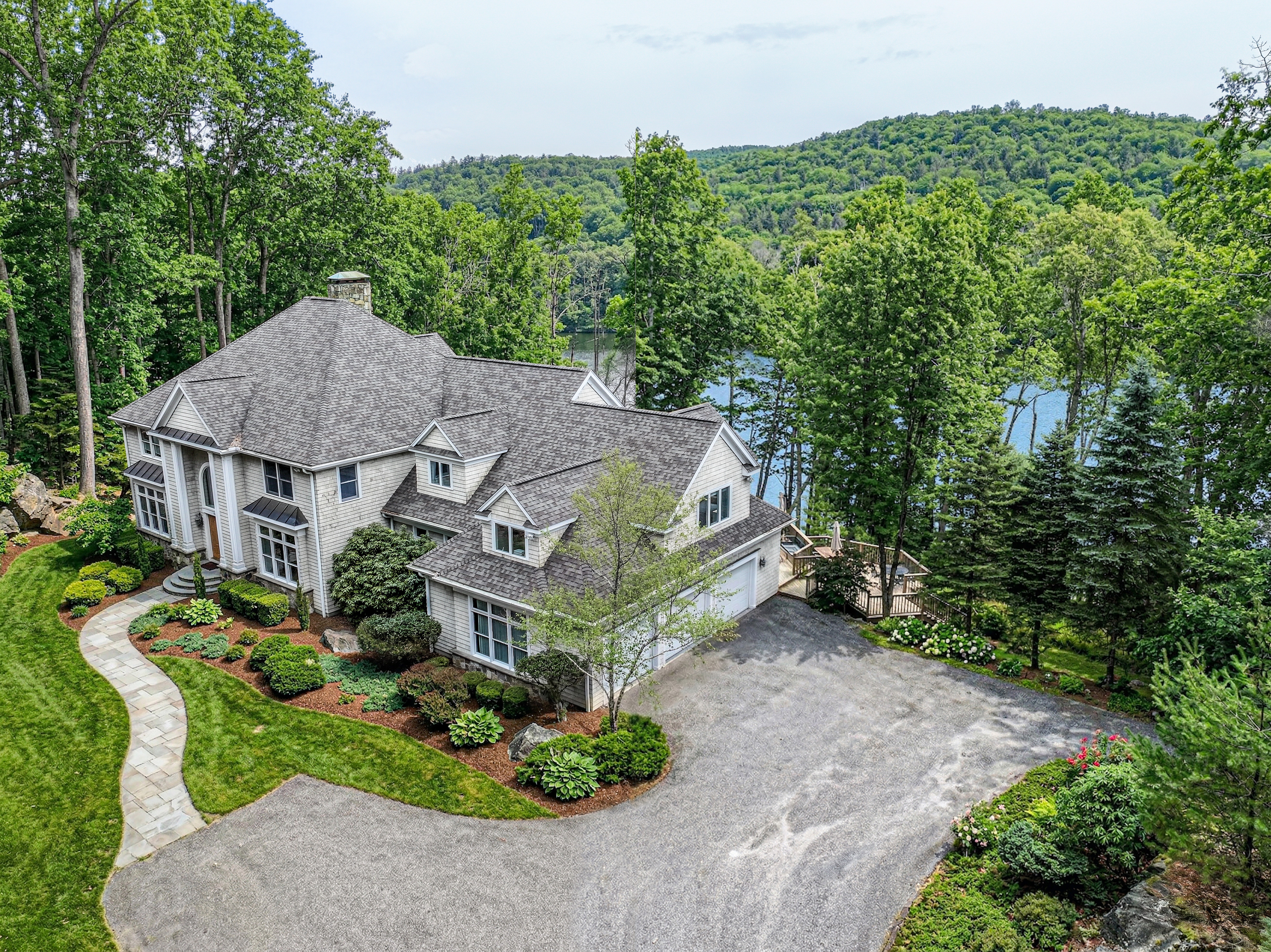  Lake Lillinonah Living, Elevated by Privacy and Scale - 物件實景