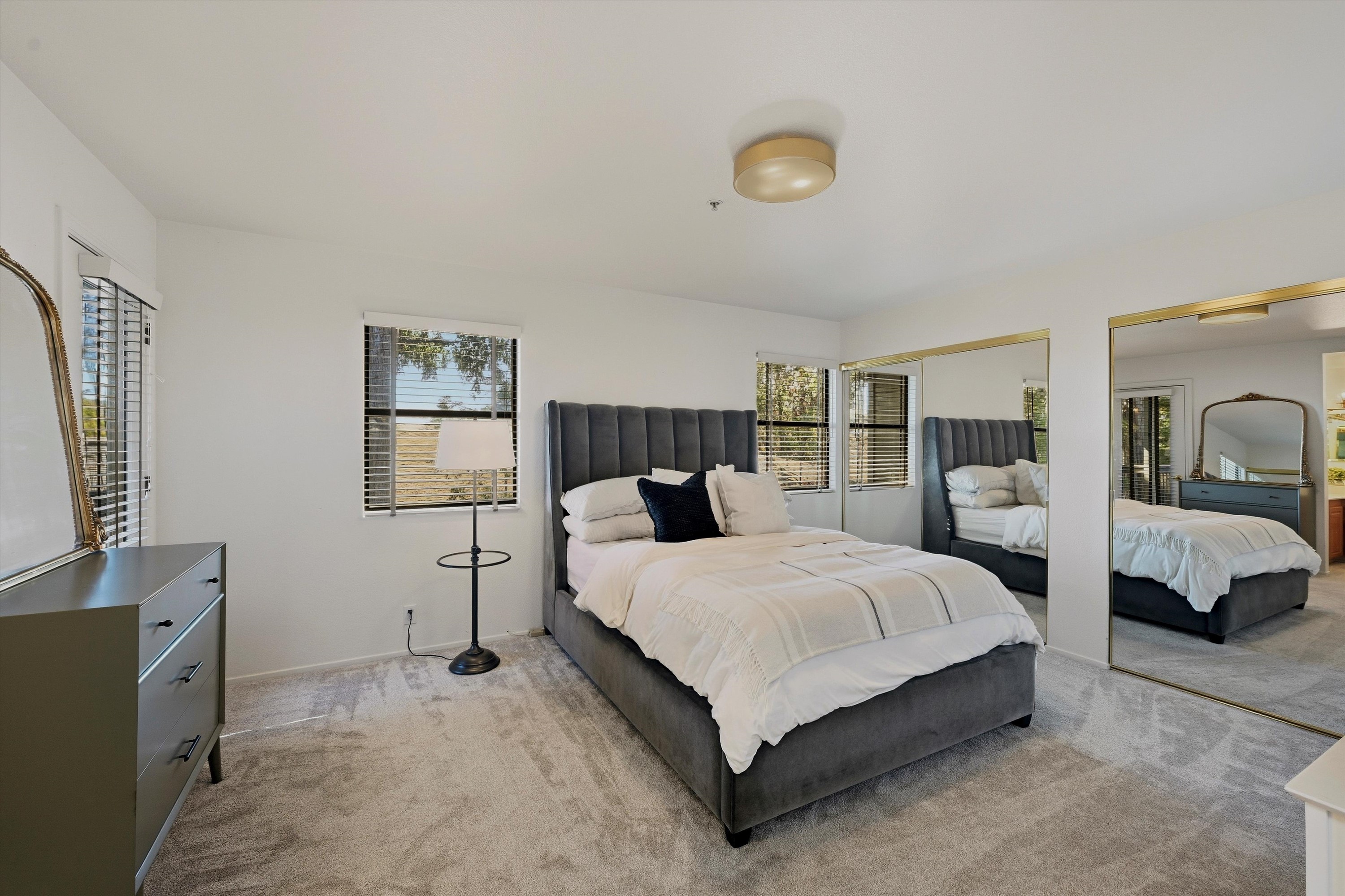  3204 Villa Lane - 物件實景