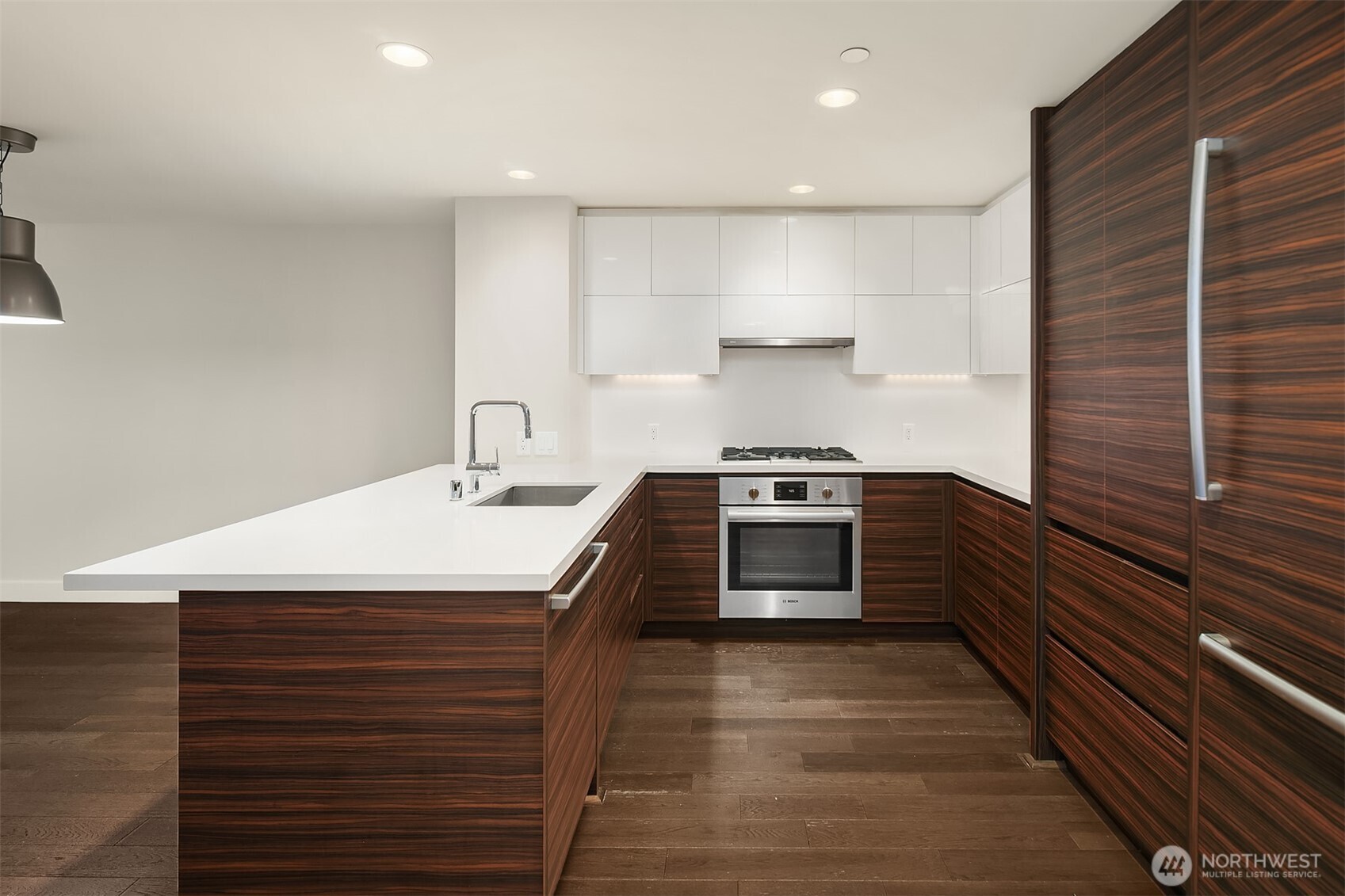 Seattle, Washington, 98121, United States, 1 Bedroom Bedrooms, ,1 BathroomBathrooms,Residential,For Sale,1950574