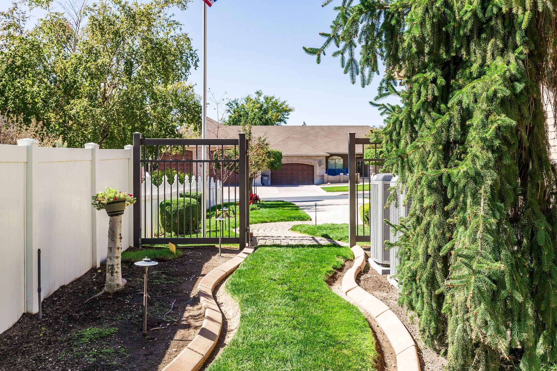  Custom South Jordan Rambler with Koi Pond, RV Parking & ADU Apartment - 物件實景