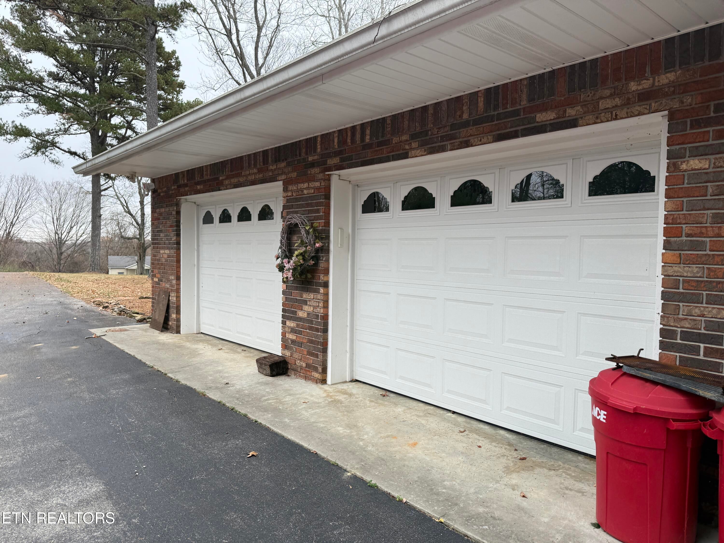 Rockwood, Tennessee, 37854, United States, 4 Bedrooms Bedrooms, ,4 BathroomsBathrooms,Residential,For Sale,1996876