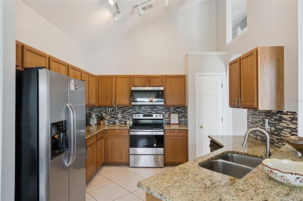 Kissimmee, Florida, 34747, United States, 6 Bedrooms Bedrooms, ,4 BathroomsBathrooms,Residential,For Sale,1992818