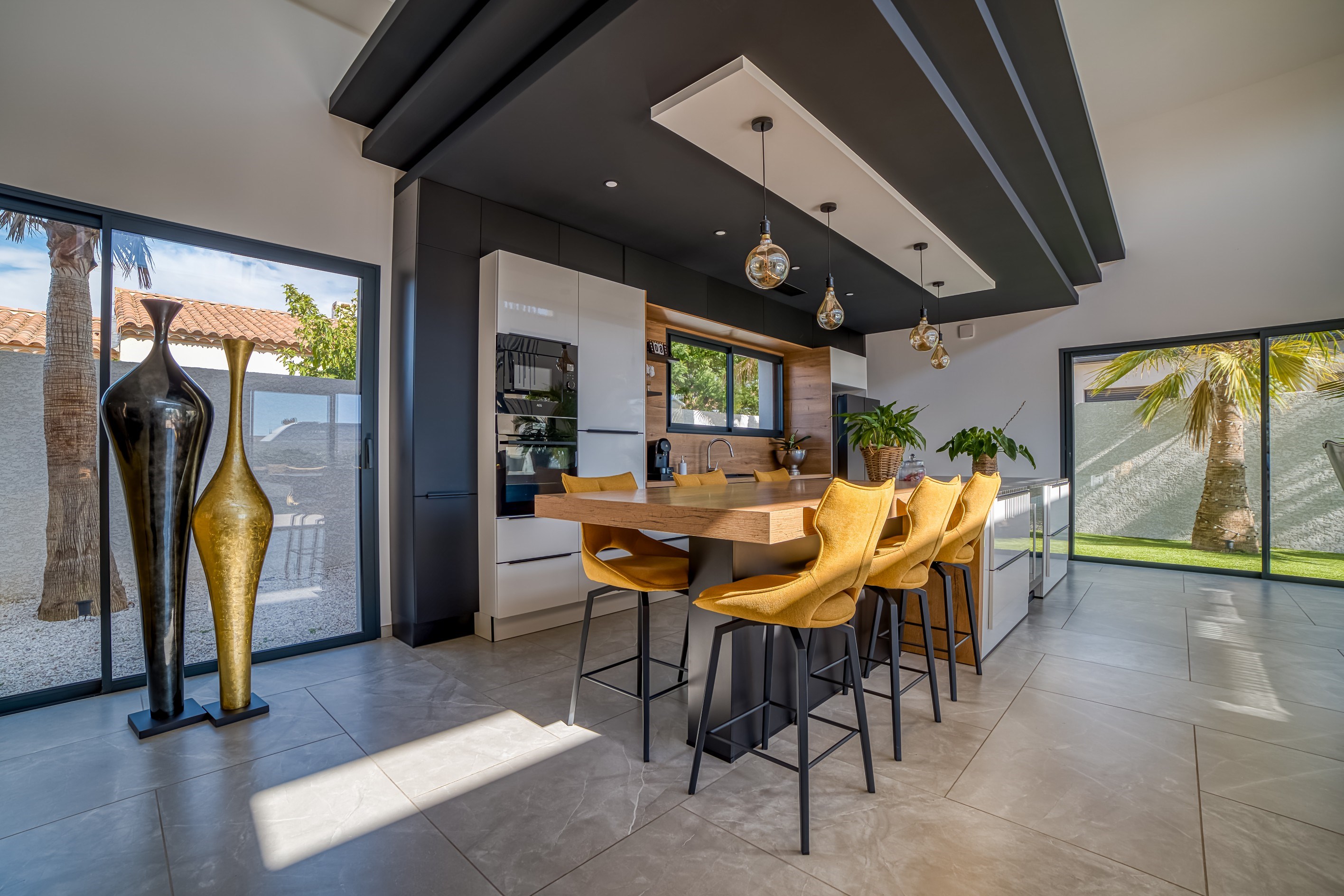  Exceptional single-story villa in Vias – 15 minutes