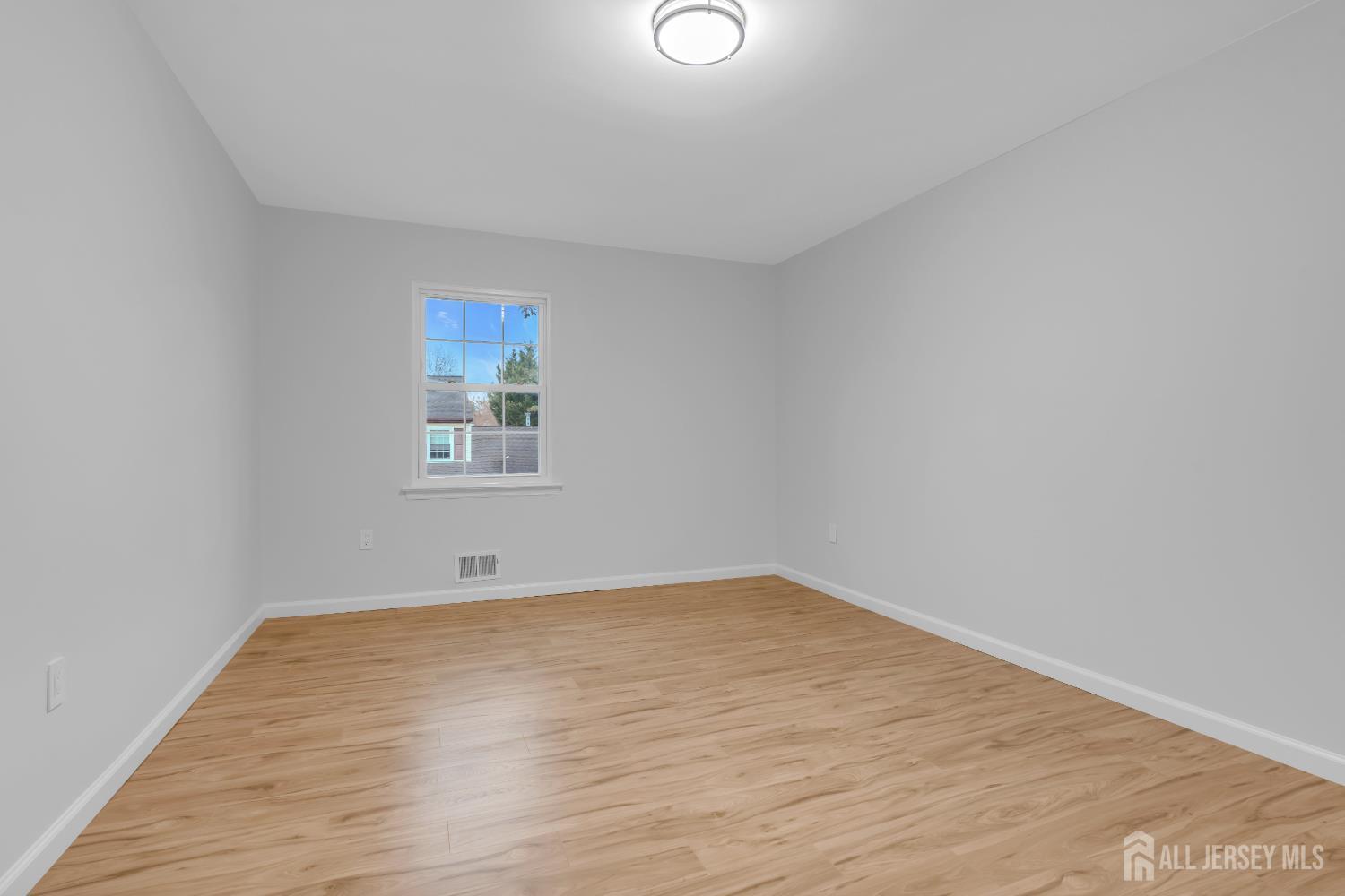 East Brunswick, New Jersey, 08816, United States, 3 Bedrooms Bedrooms, ,3 BathroomsBathrooms,Residential,For Sale,2001983