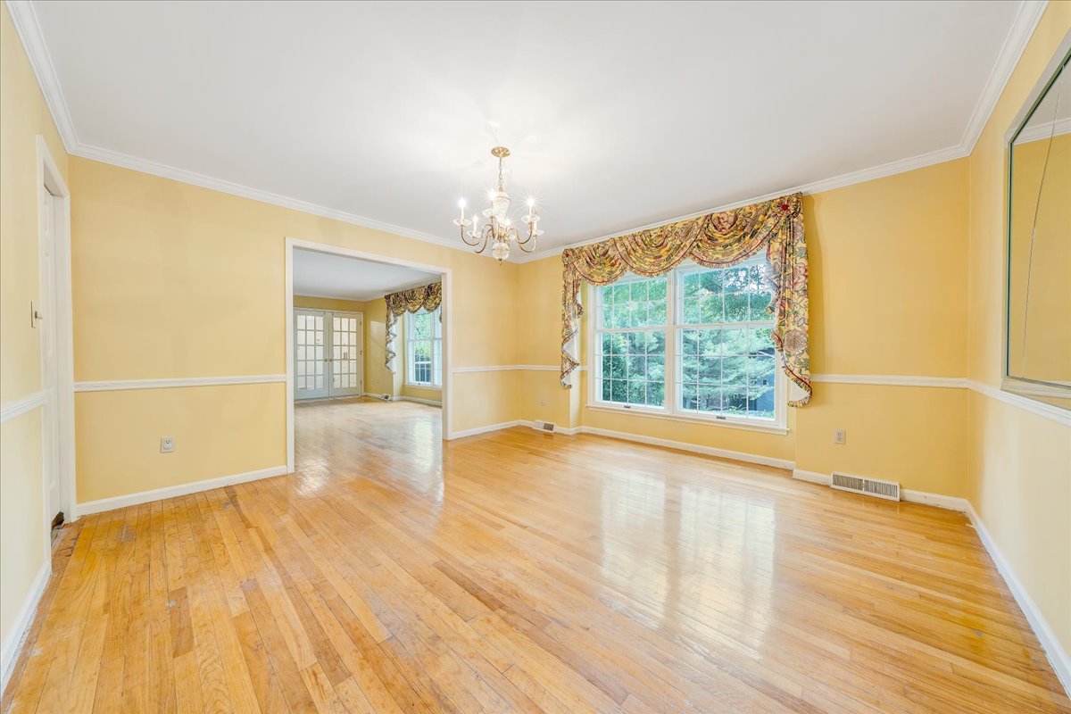 Roanoke, Virginia, 24015, United States, 5 Bedrooms Bedrooms, ,3 BathroomsBathrooms,Residential,For Sale,2043623