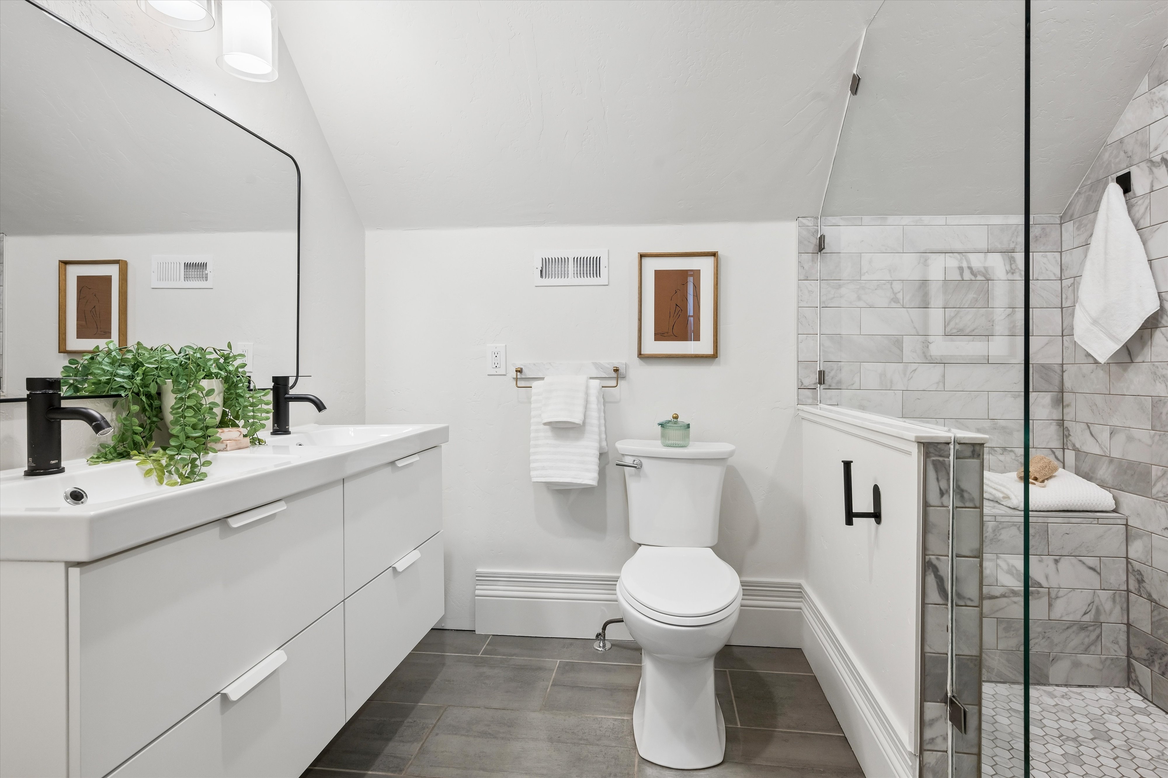 Beautifully reimagined Victorian seamlessly blends historic charm & modern livin - 物件實景