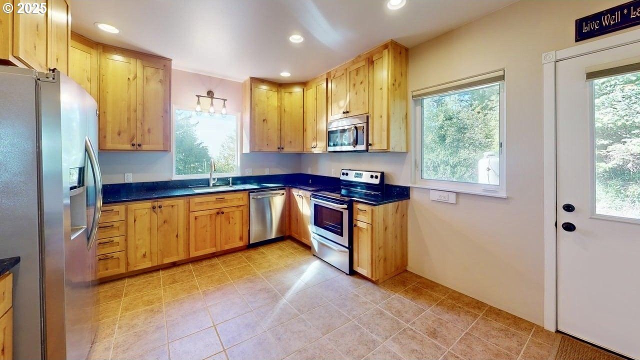 Gold Beach, Oregon, 97444, United States, 6 Bedrooms Bedrooms, ,4 BathroomsBathrooms,Residential,For Sale,1982299