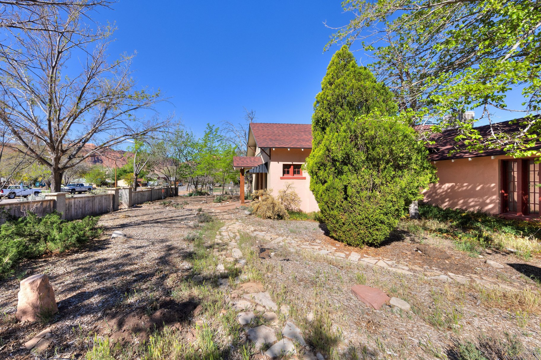  Charming Vintage Home Rich with Character and History - 物件實景