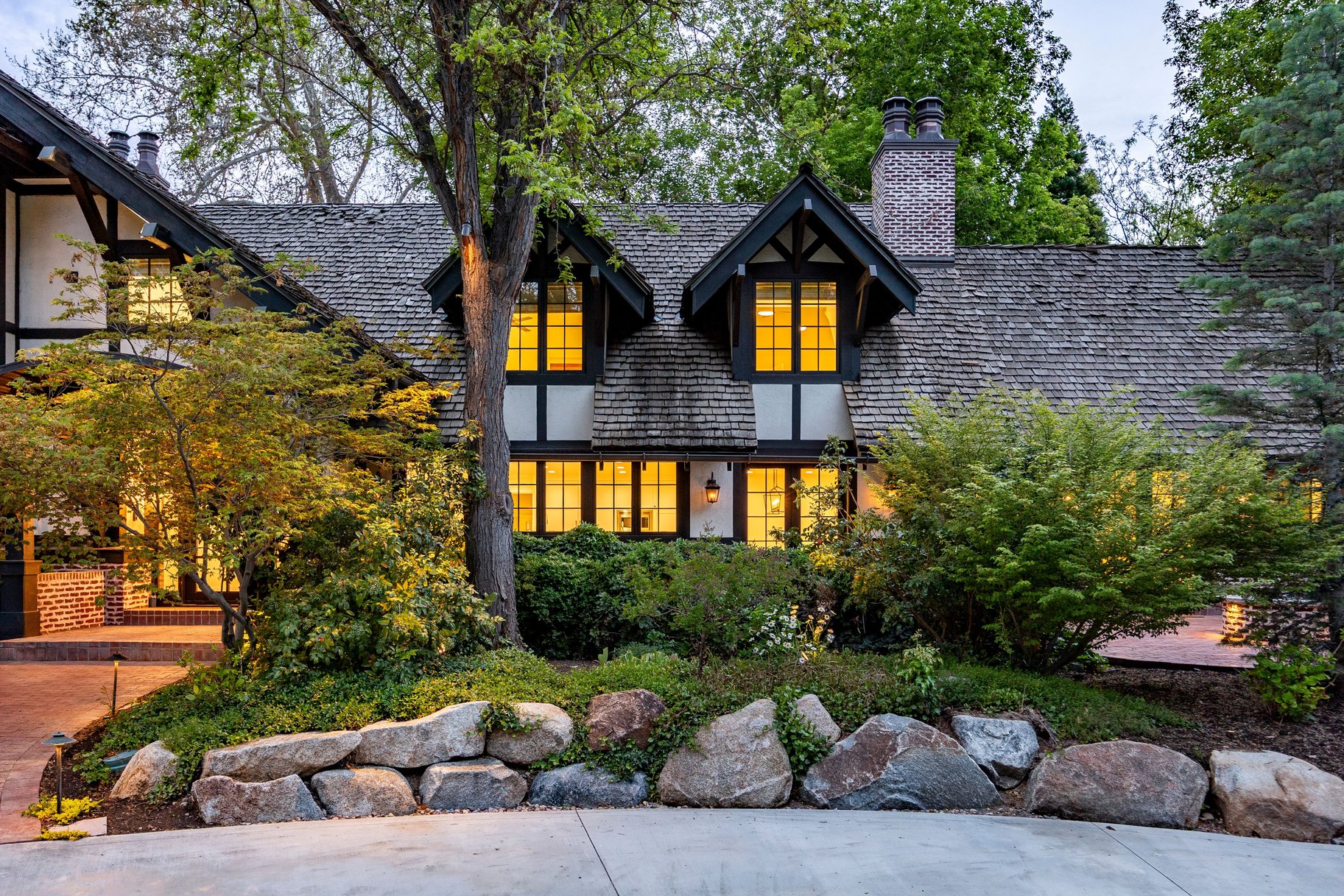  Stunning Tudor Estate in Premier Walker Lane Neighborhood - 物件實景