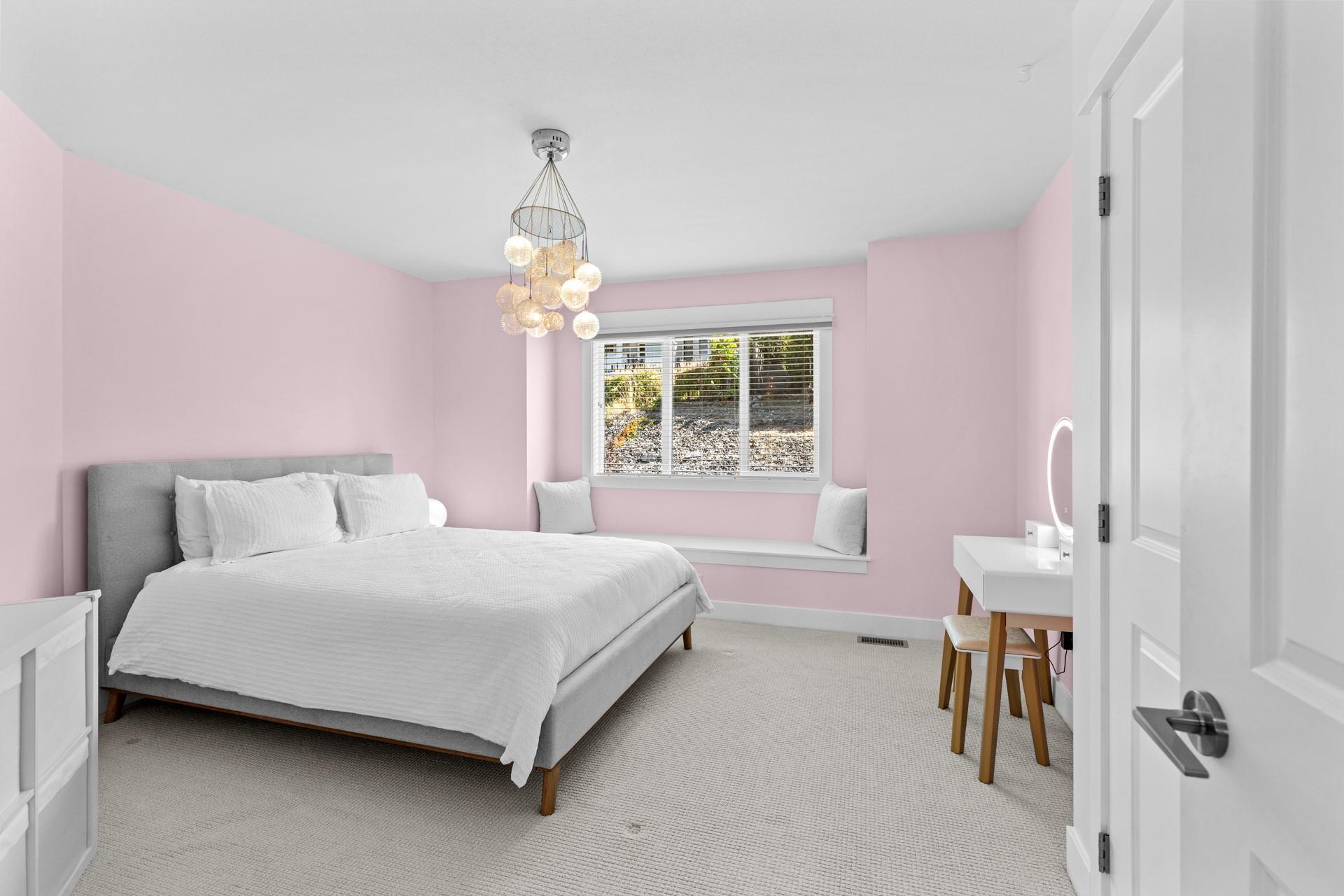 KELOWNA, British Columbia, V1W 5K2, CA, 5 Bedrooms Bedrooms, ,3 BathroomsBathrooms,Residential,For Sale,1960924