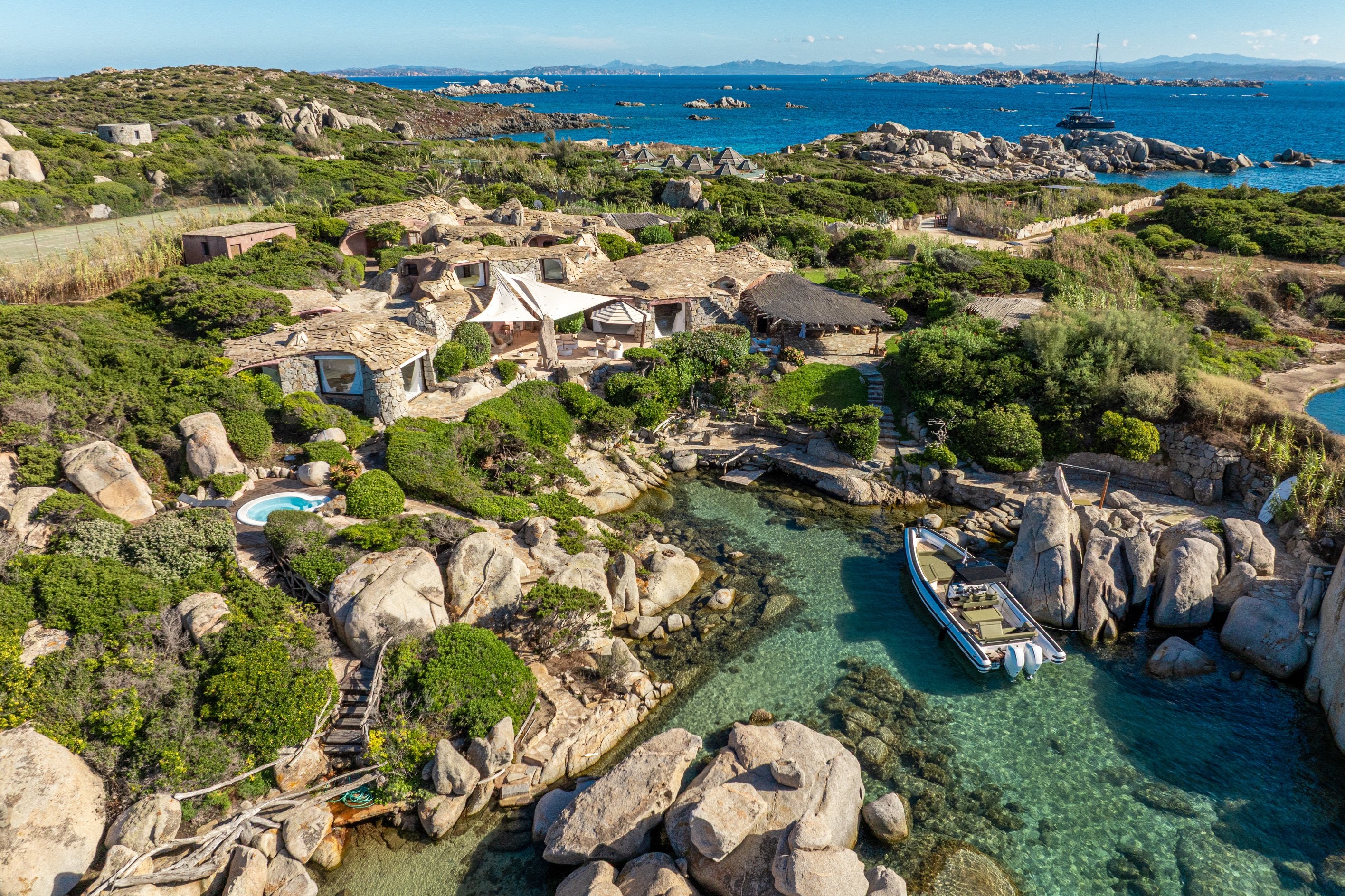  SALE : Waterfront property - Private cove - Architect Savin Couelle - Ile de Ca… - 物件實景