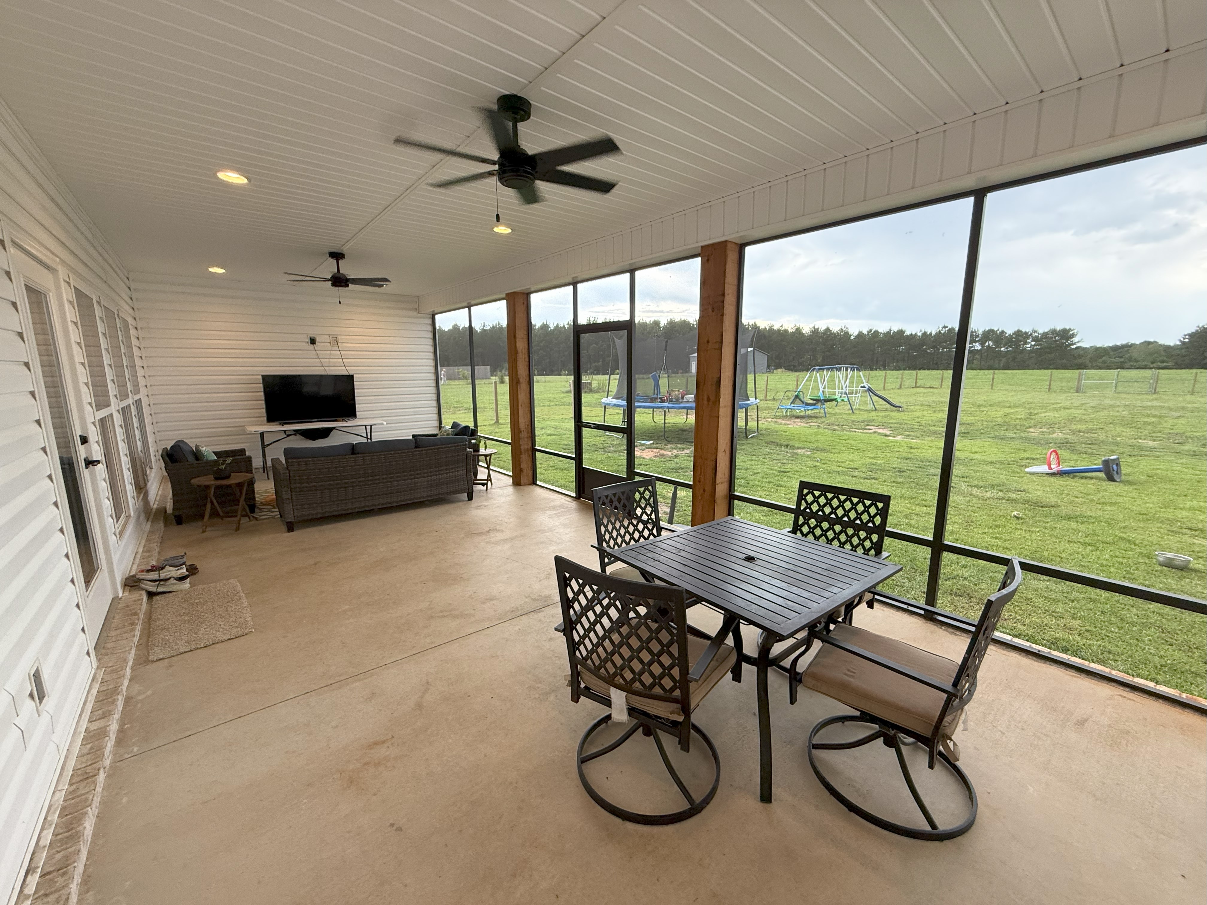 Headland, Alabama, 36345, United States, 4 Bedrooms Bedrooms, ,4 BathroomsBathrooms,Residential,For Sale,1977217