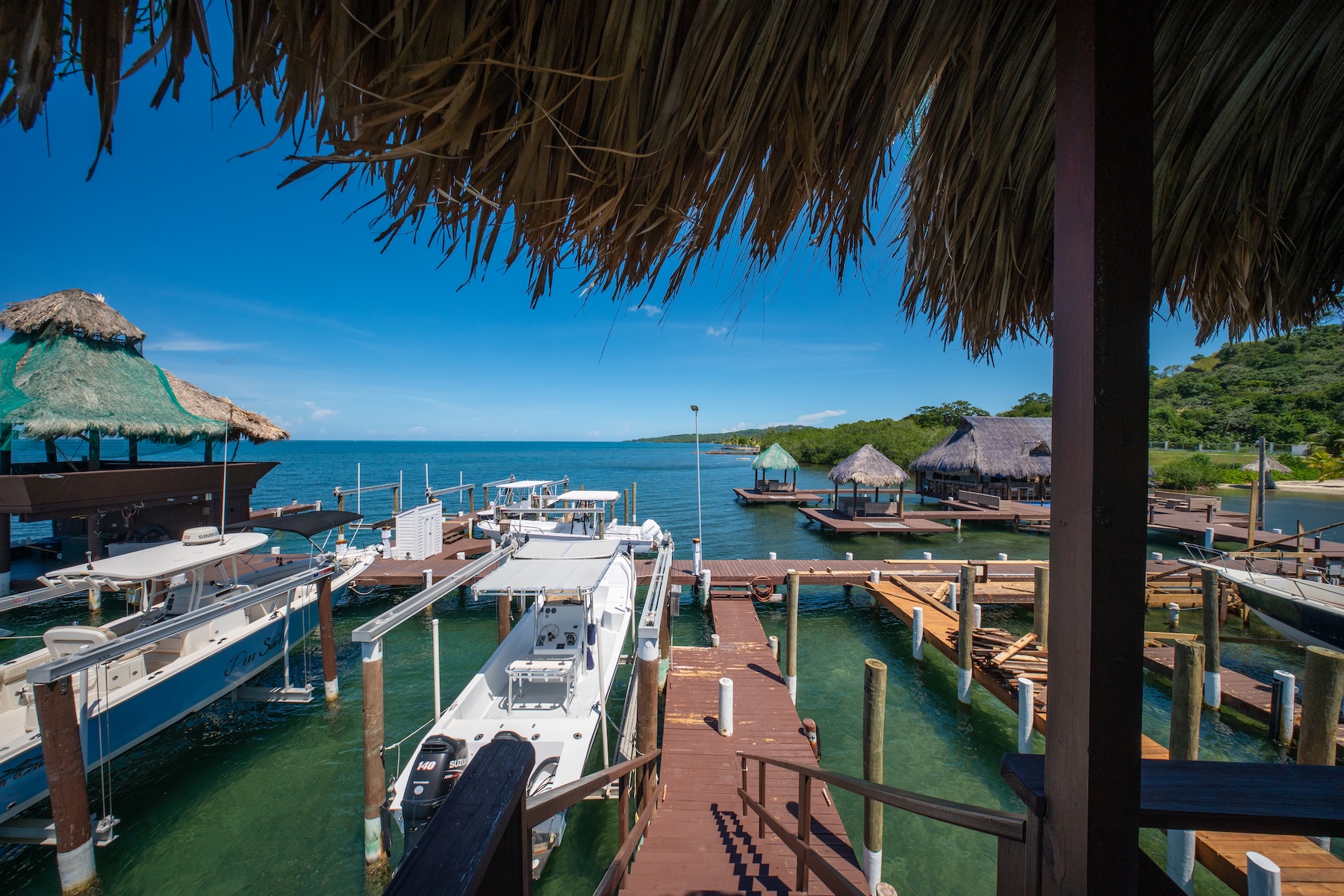  Beachfront Resort Style Home with Pool, Boat Slip & Lift, Guaiabara Beach - 物件實景