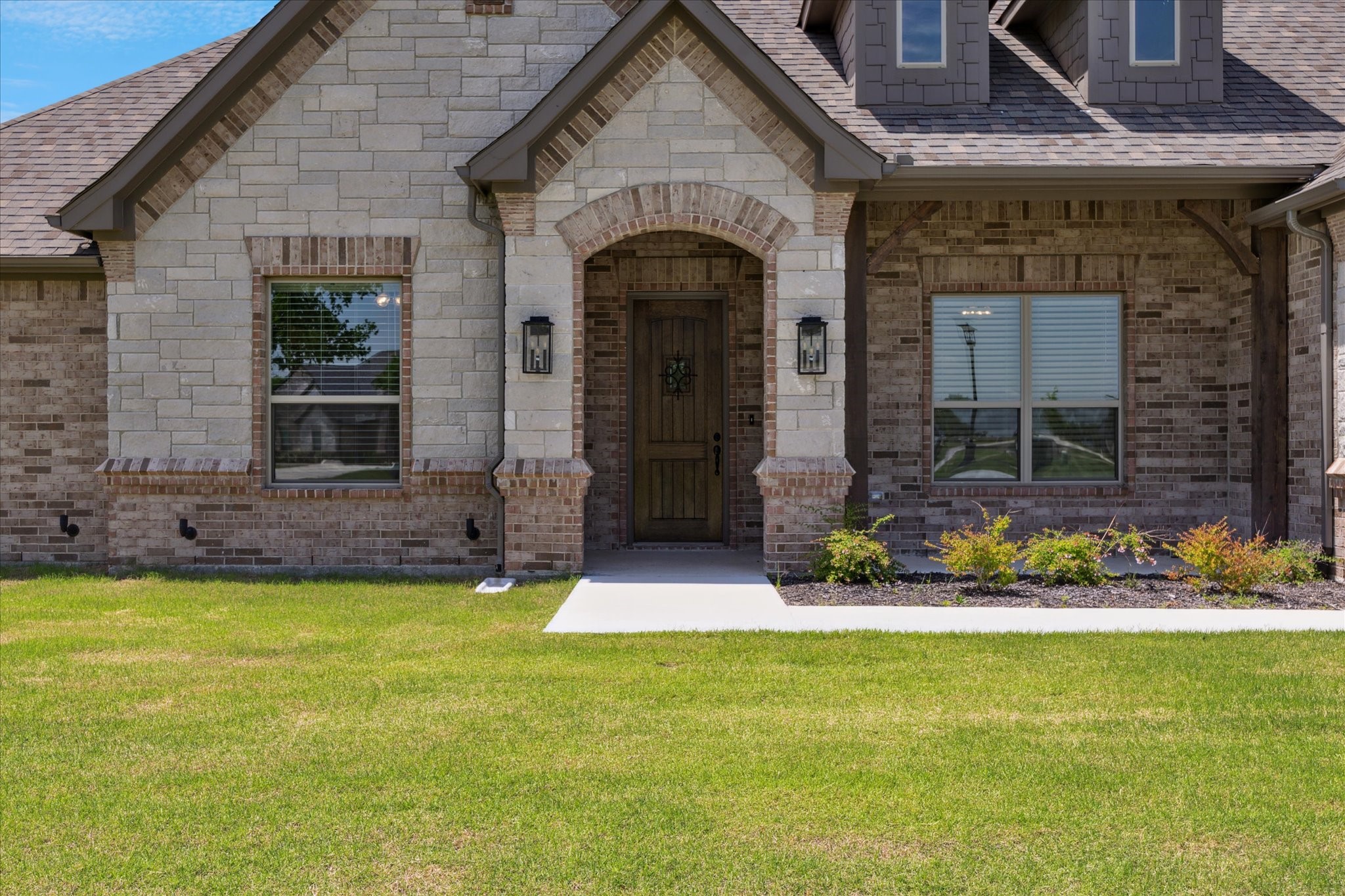 Weatherford, Texas, 76085, United States, 4 Bedrooms Bedrooms, ,3 BathroomsBathrooms,Residential,For Sale,1849963
