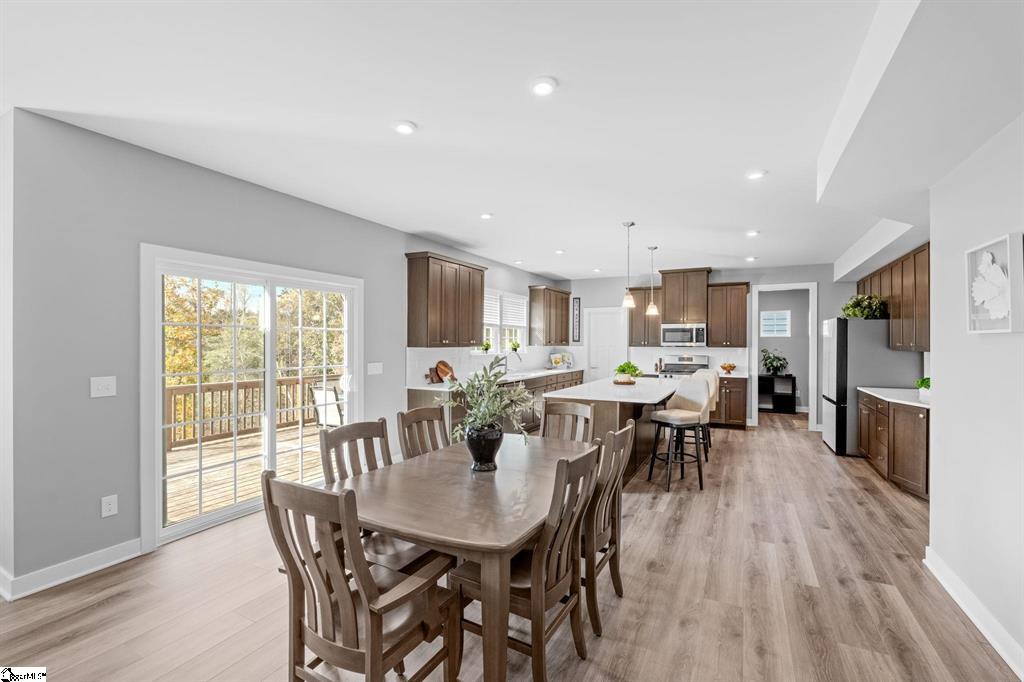 Greenville, South Carolina, 29607, United States, 6 Bedrooms Bedrooms, ,4 BathroomsBathrooms,Residential,For Sale,1986555