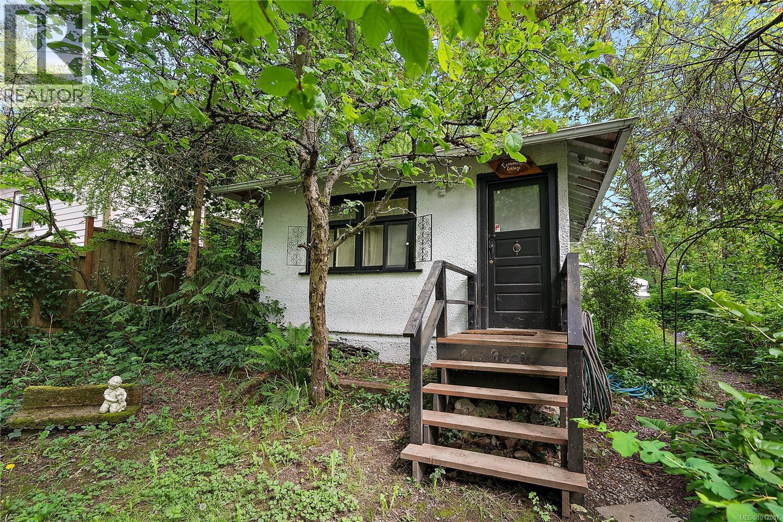 SAANICH, British Columbia, V9A 2R8, CA, 6 Bedrooms Bedrooms, ,3 BathroomsBathrooms,Residential,For Sale,1948762