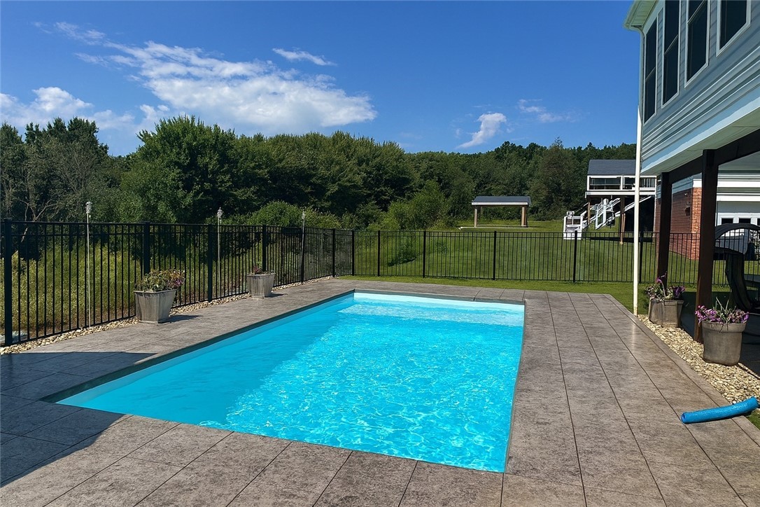 Richland, Pennsylvania, 15044, United States, 4 Bedrooms Bedrooms, ,3 BathroomsBathrooms,Residential,For Sale,1998885