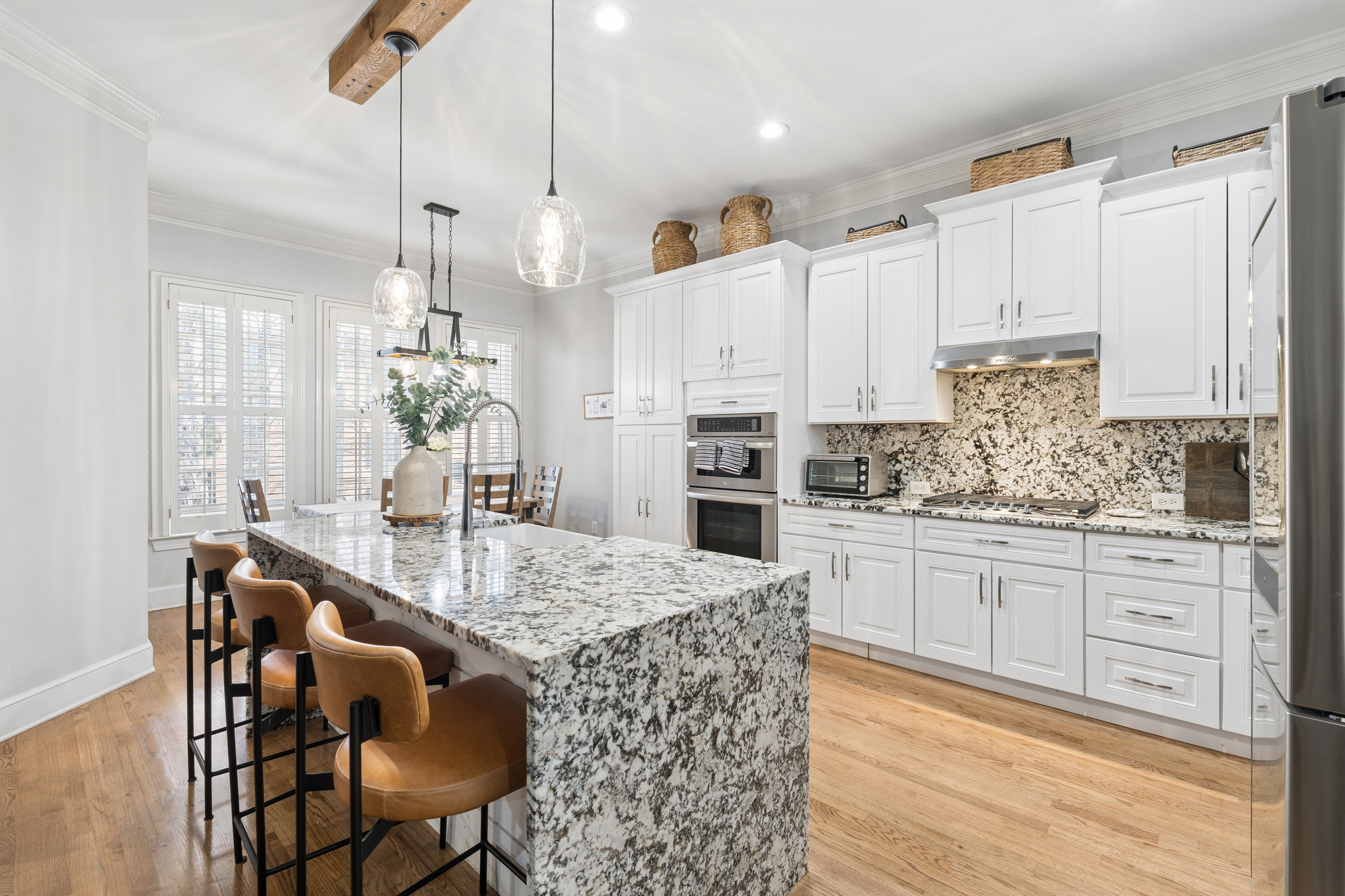  Elegant and Light-filled Townhome in Gated Olde Ivy at Vinings Community - 物件實景