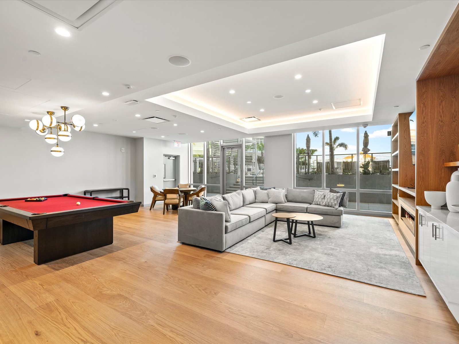 ST Petersburg, Florida, 33701, United States, 2 Bedrooms Bedrooms, ,3 BathroomsBathrooms,Residential,For Sale,2049072