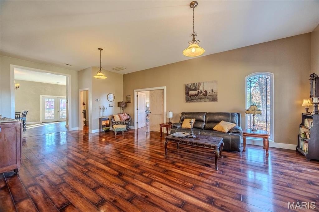 Lebanon, Missouri, 65536, United States, 4 Bedrooms Bedrooms, ,4 BathroomsBathrooms,Residential,For Sale,1976703