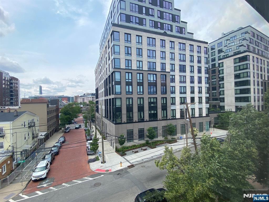Newark, New Jersey, 07105, United States, 2 Bedrooms Bedrooms, ,3 BathroomsBathrooms,Residential,For Sale,1908619