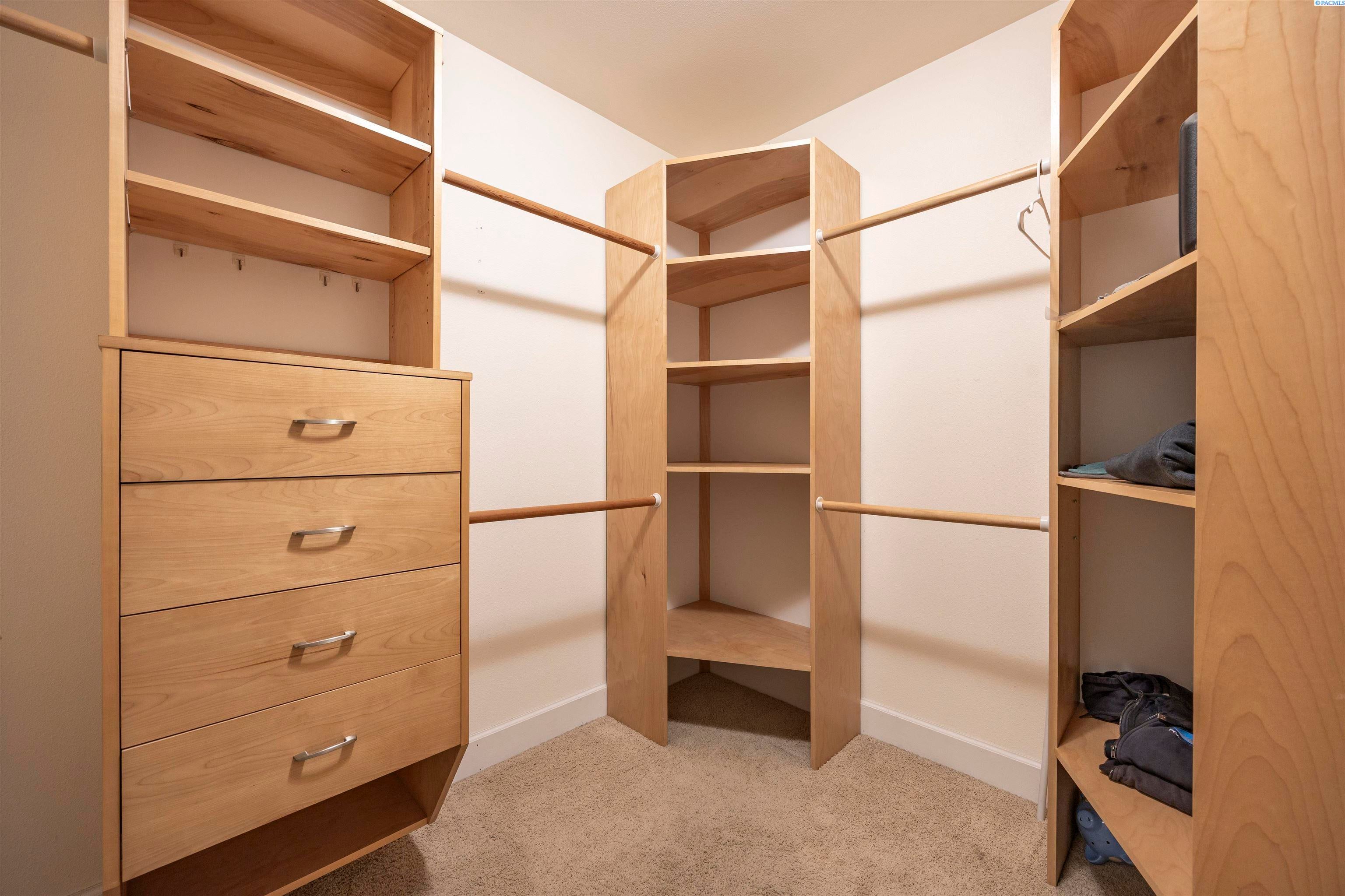 Sunnyside, Washington, 98944, United States, 3 Bedrooms Bedrooms, ,2 BathroomsBathrooms,Residential,For Sale,1998016