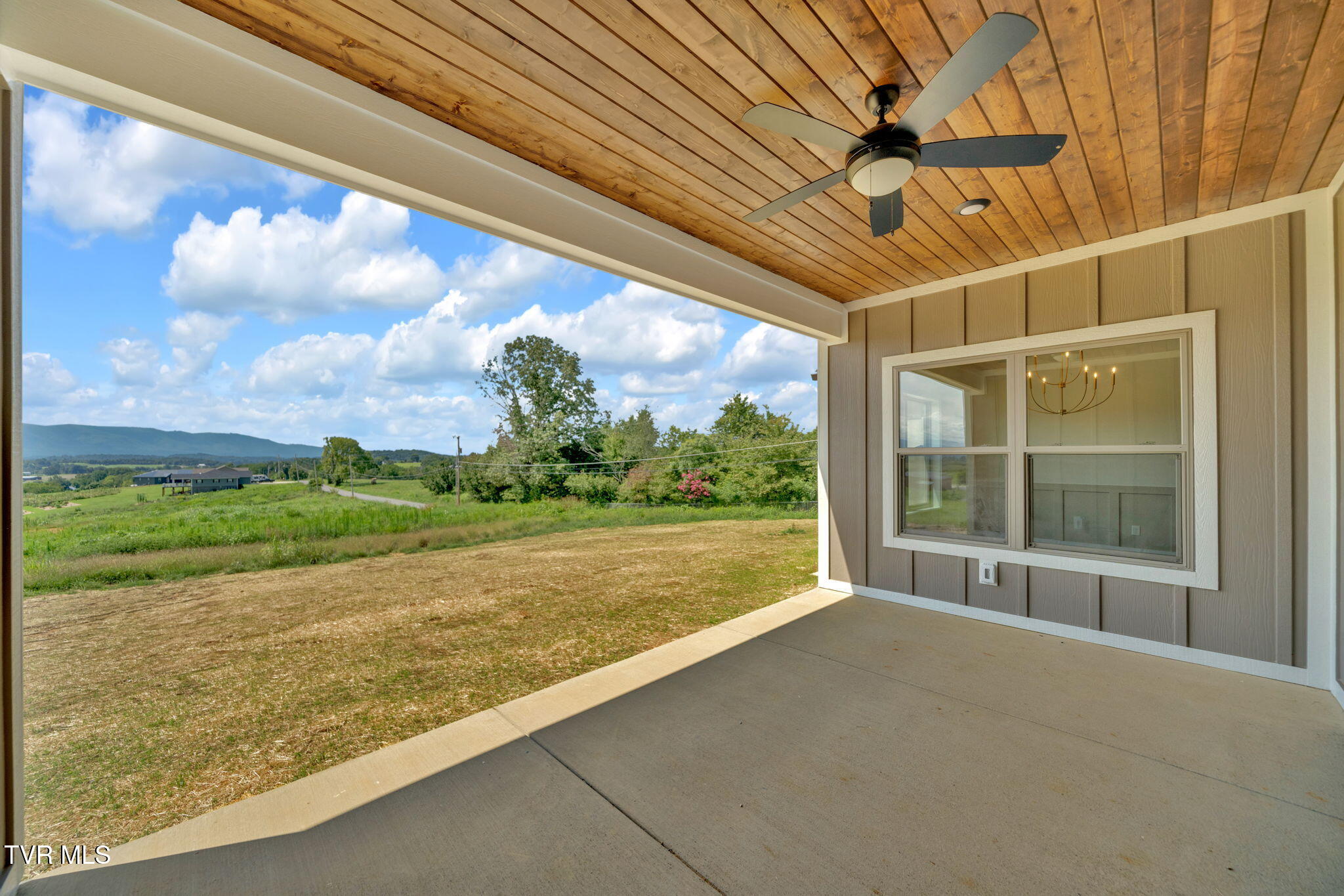 Greeneville, Tennessee, 37745, United States, 3 Bedrooms Bedrooms, ,2 BathroomsBathrooms,Residential,For Sale,1923218