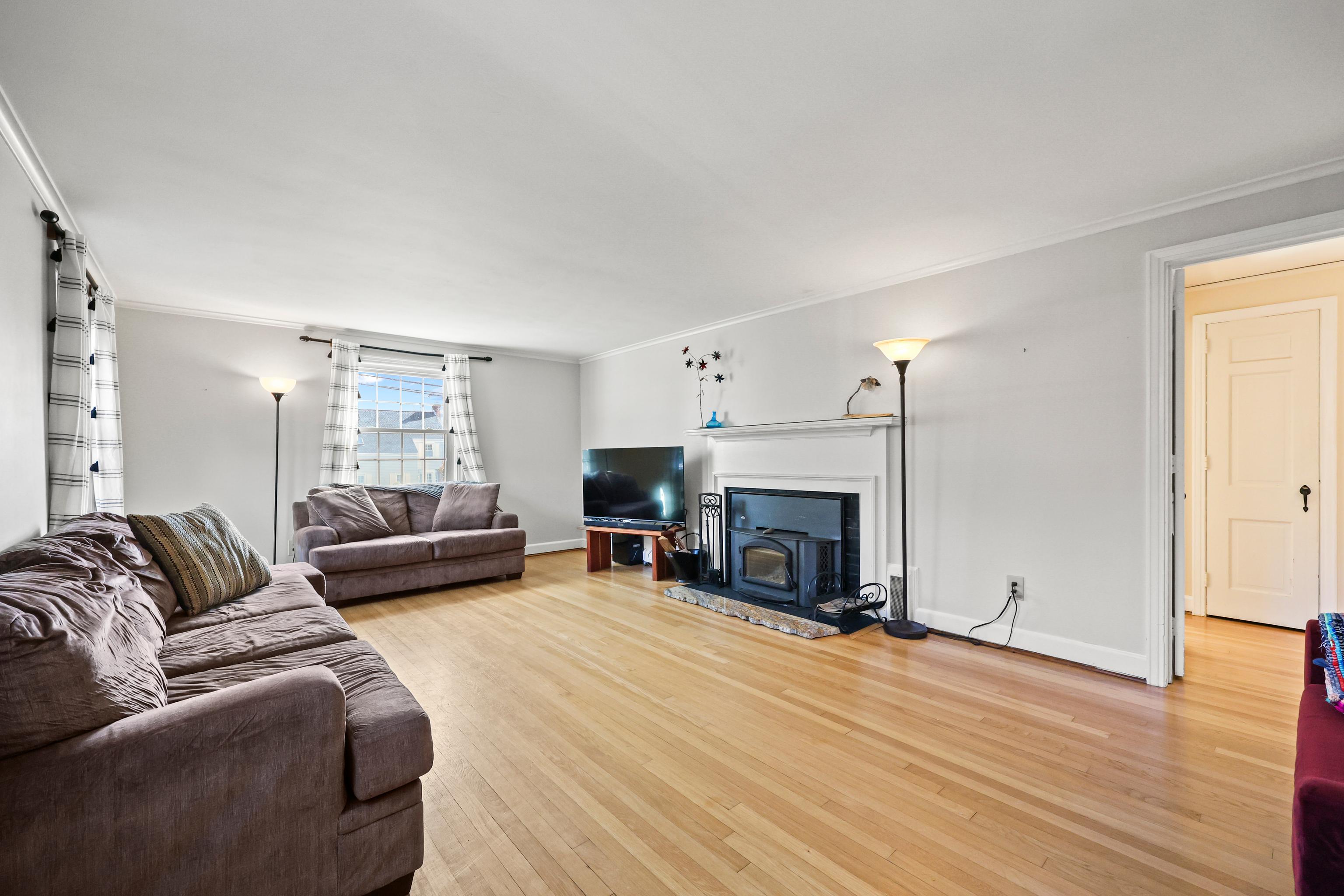 West Hartford, Connecticut, 06110, United States, 4 Bedrooms Bedrooms, ,2 BathroomsBathrooms,Residential,For Sale,1990757