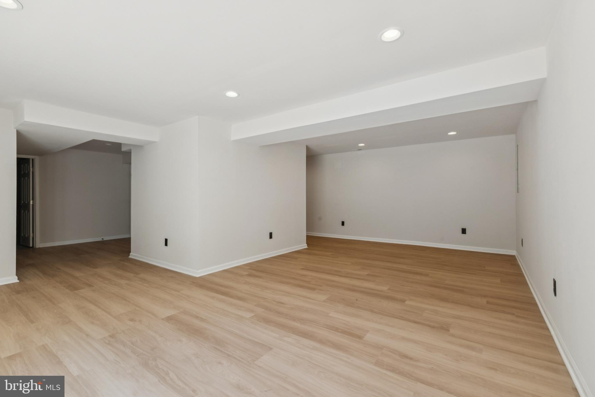 Fairfax, Virginia, 22030, United States, 4 Bedrooms Bedrooms, ,4 BathroomsBathrooms,Residential,For Sale,1978960