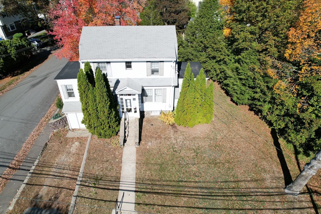 Stoneham, Massachusetts, 02180, United States, 3 Bedrooms Bedrooms, ,1 BathroomBathrooms,Residential,For Sale,1974413