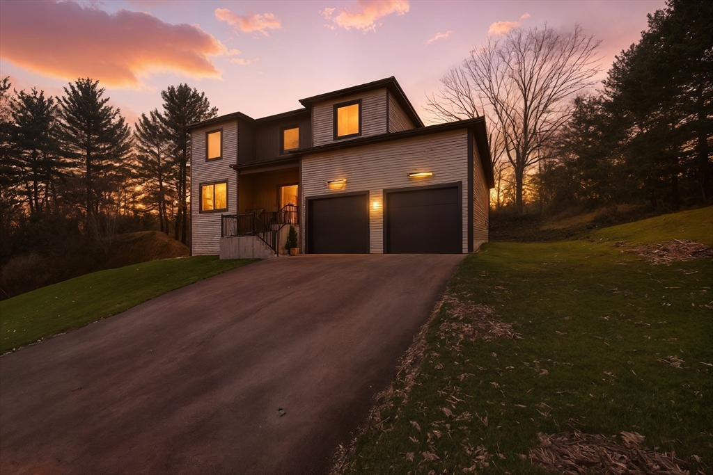 Holyoke, Massachusetts, 01040, United States, 3 Bedrooms Bedrooms, ,3 BathroomsBathrooms,Residential,For Sale,2003415