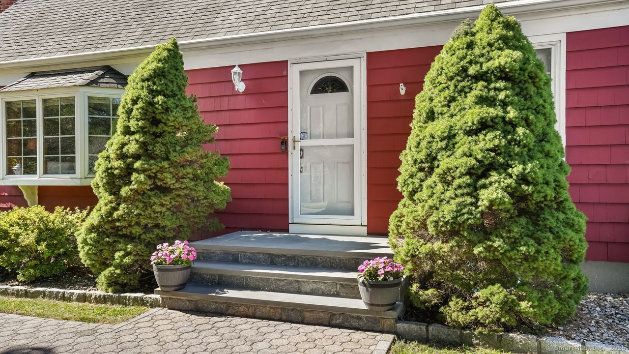 Orange, Connecticut, 06477, United States, 3 Bedrooms Bedrooms, ,2 BathroomsBathrooms,Residential,For Sale,1932290