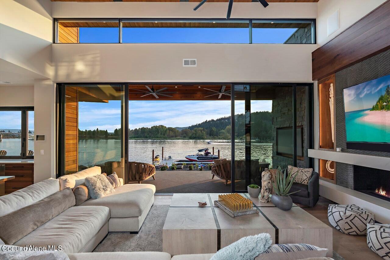 Coeur d'Alene, Idaho, 83814, United States, 4 Bedrooms Bedrooms, ,4 BathroomsBathrooms,Residential,For Sale,1908048