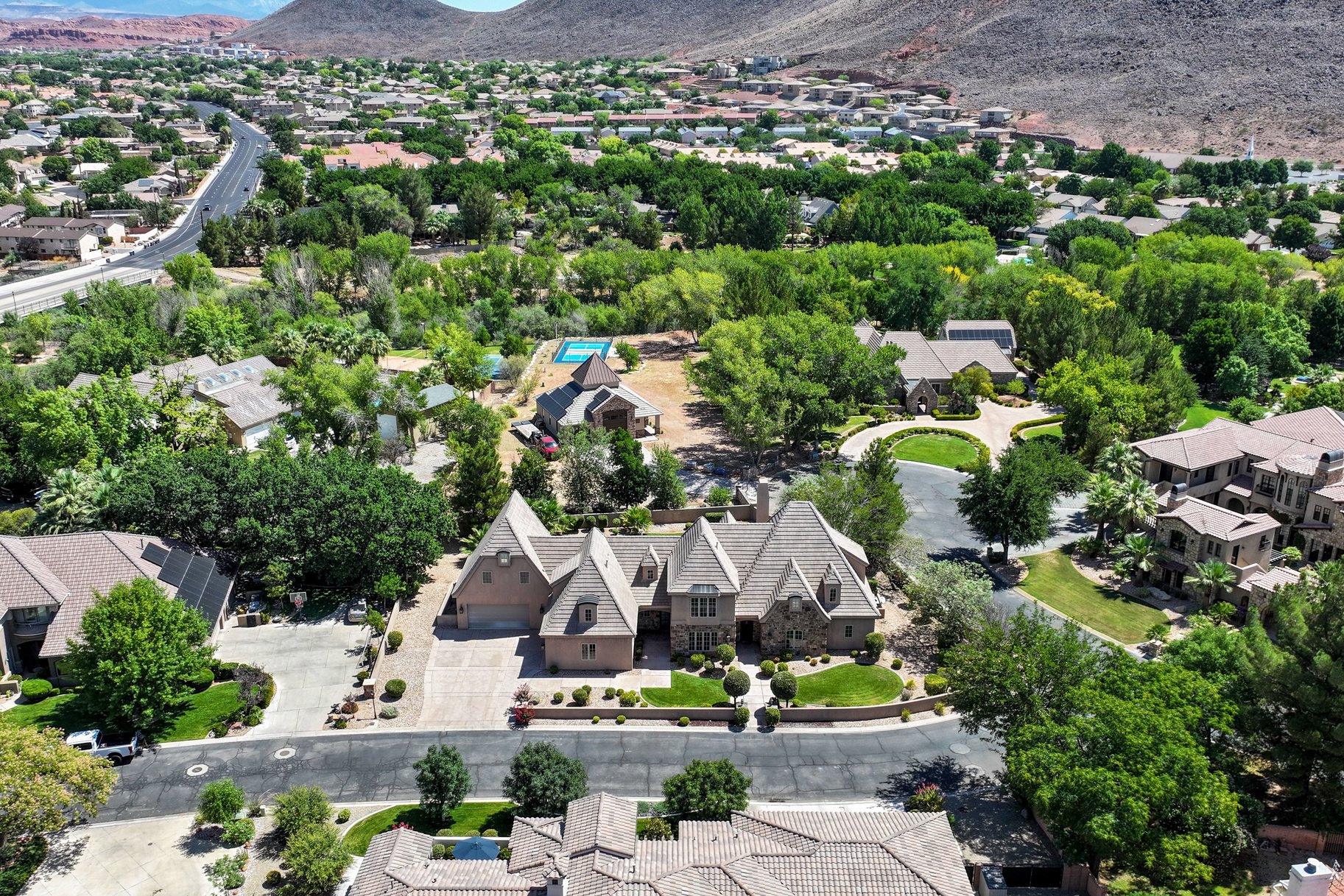  French Country Estate, Tucked Within an Exclusive Luxury Gated Community - 物件實景