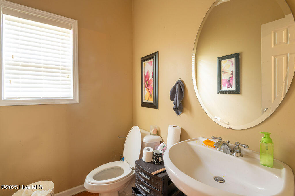 Wake Forest, North Carolina, 27587, United States, 5 Bedrooms Bedrooms, ,3 BathroomsBathrooms,Residential,For Sale,1942073