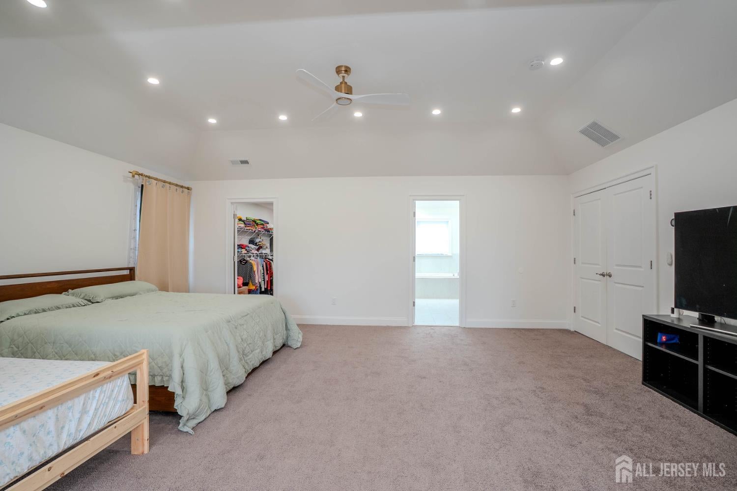 Monroe, New Jersey, 08831, United States, 5 Bedrooms Bedrooms, ,4 BathroomsBathrooms,Residential,For Sale,1987406