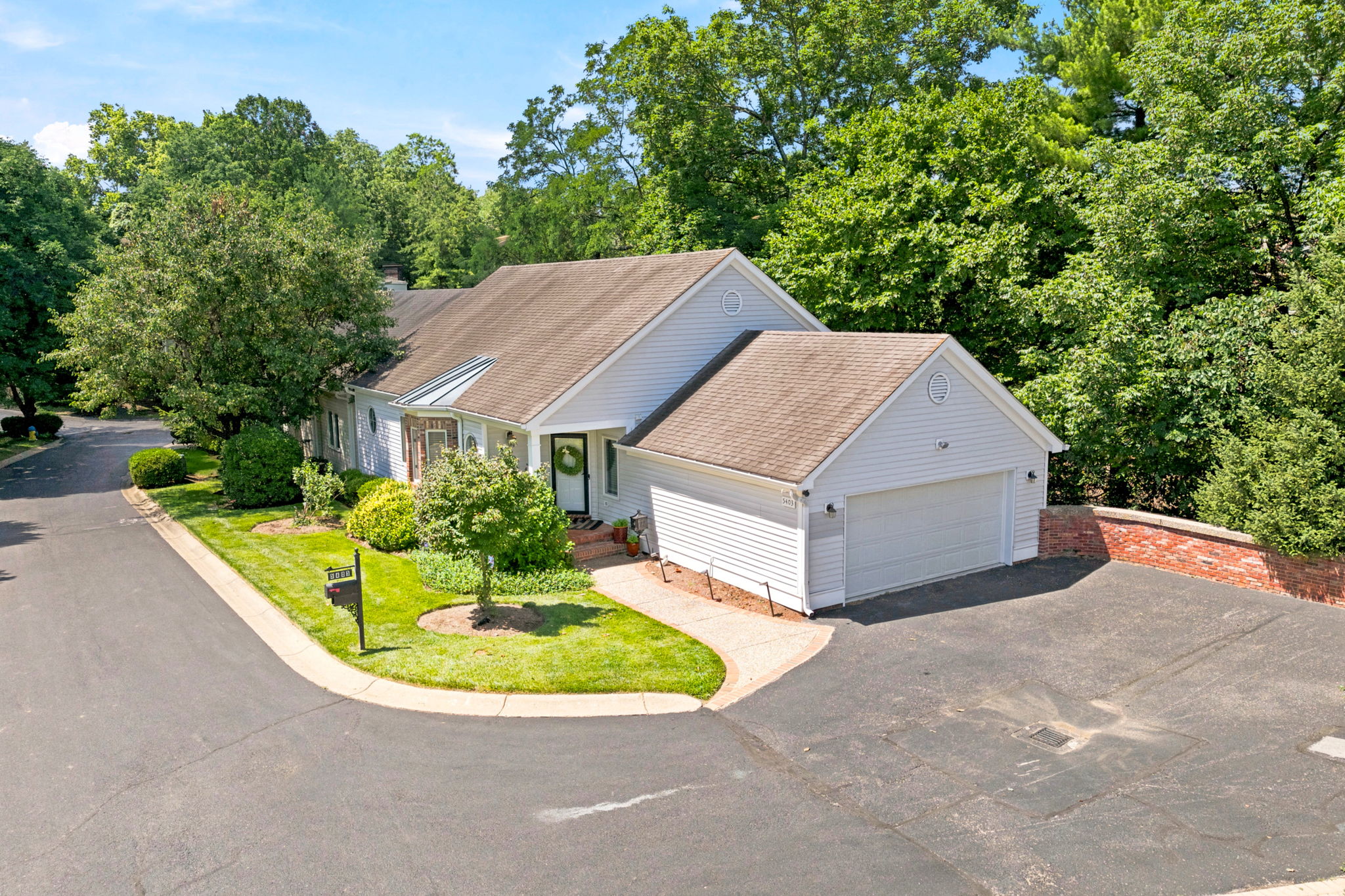  5403 Indian Woods Drive, Louisville, KY 40207 - 物件實景