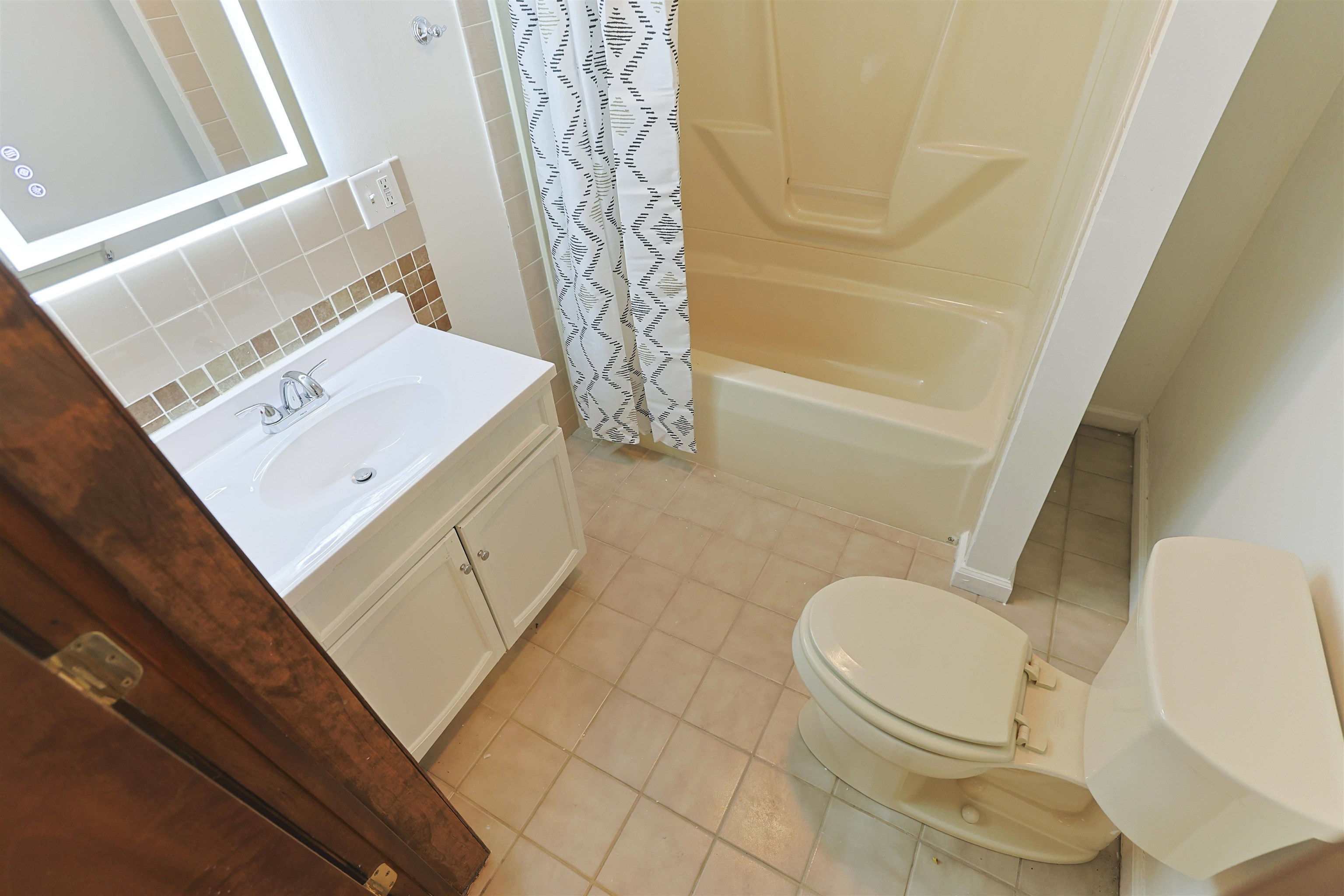 South Bend, Indiana, 46614, United States, 4 Bedrooms Bedrooms, ,4 BathroomsBathrooms,Residential,For Sale,1985327