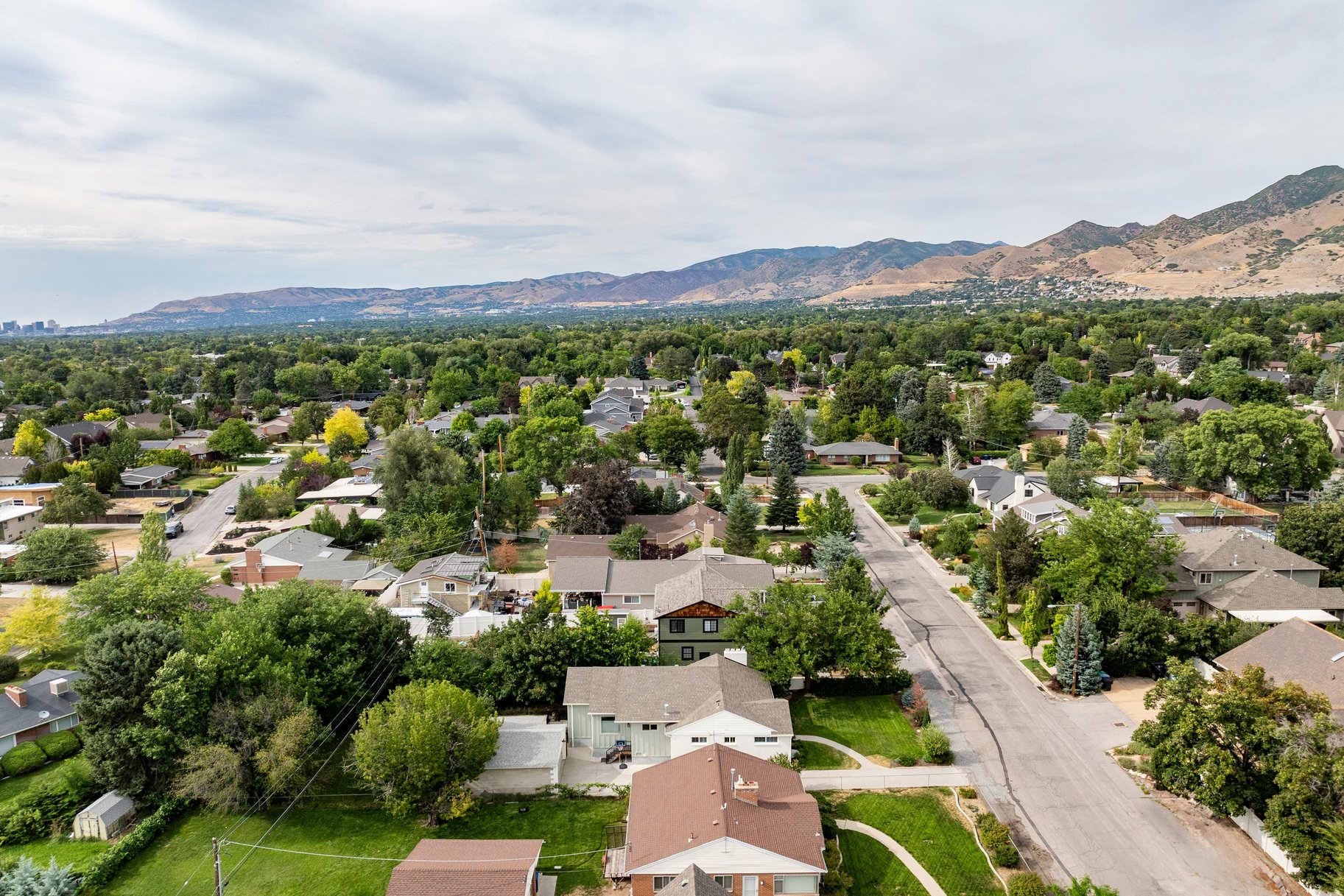  Timeless Charm in the Heart of East Millcreek - 物件實景