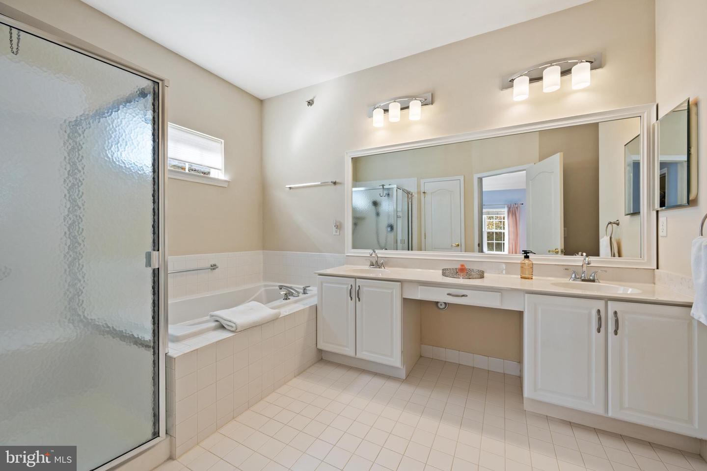 Princeton Junction, New Jersey, 08550, United States, 2 Bedrooms Bedrooms, ,2 BathroomsBathrooms,Residential,For Sale,1989105