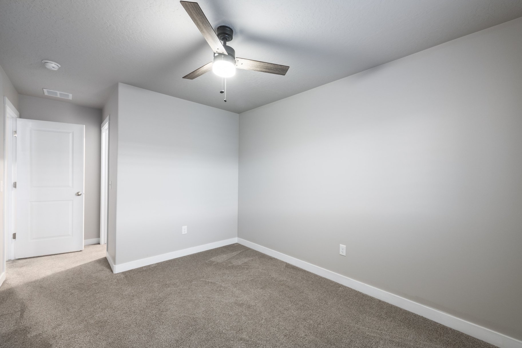  Meticulously Upgraded Townhome in Prime Draper - 物件實景