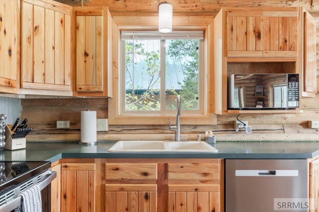ISLAND PARK, Idaho, 83429, United States, 5 Bedrooms Bedrooms, ,3 BathroomsBathrooms,Residential,For Sale,2049081
