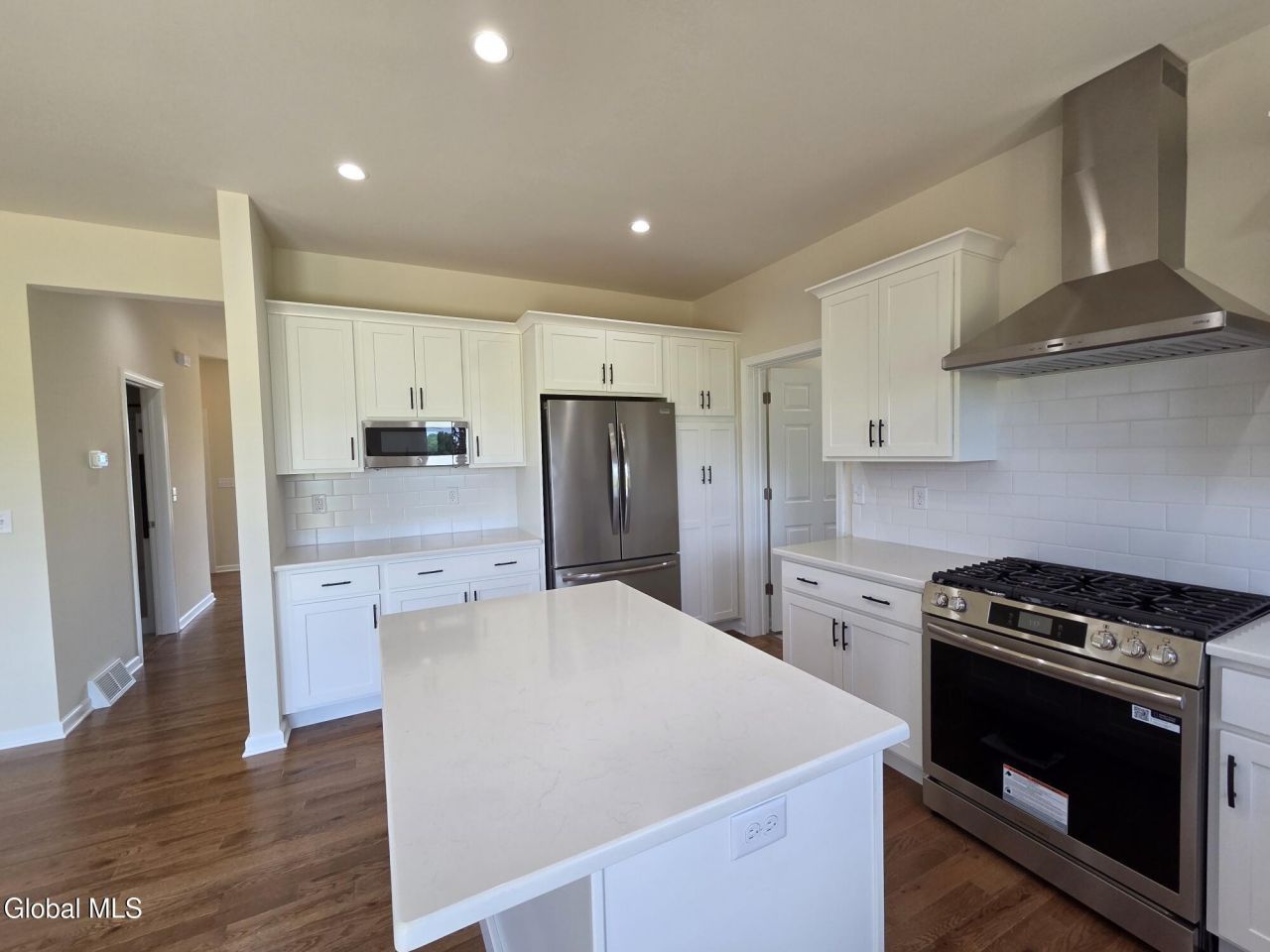 Mechanicville, New York, 12118, United States, 3 Bedrooms Bedrooms, ,3 BathroomsBathrooms,Residential,For Sale,1908351
