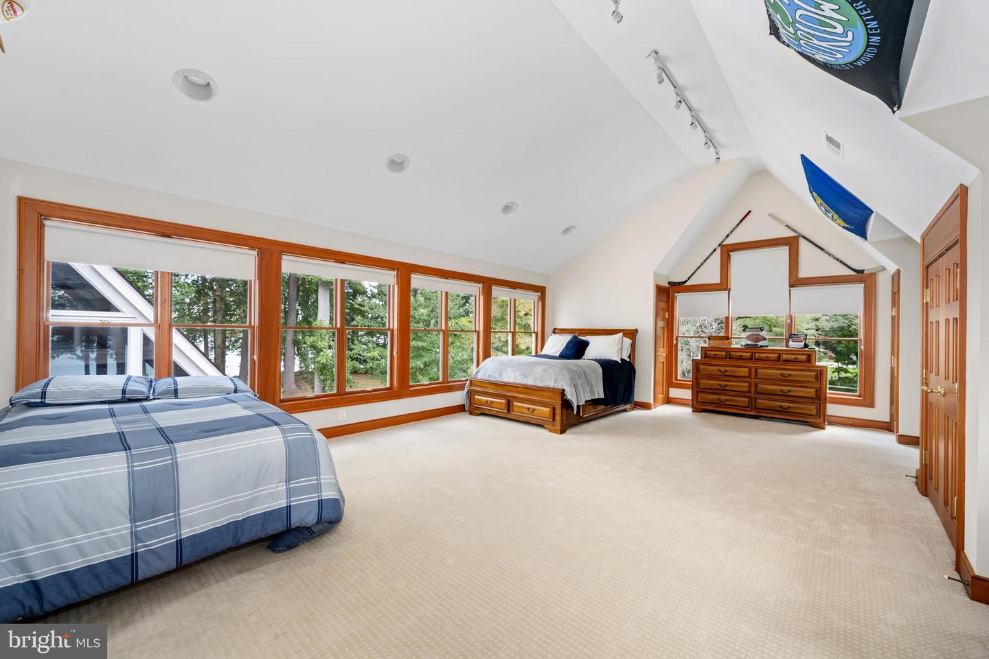 Queenstown, Maryland, 21658, United States, 5 Bedrooms Bedrooms, ,6 BathroomsBathrooms,Residential,For Sale,1940127