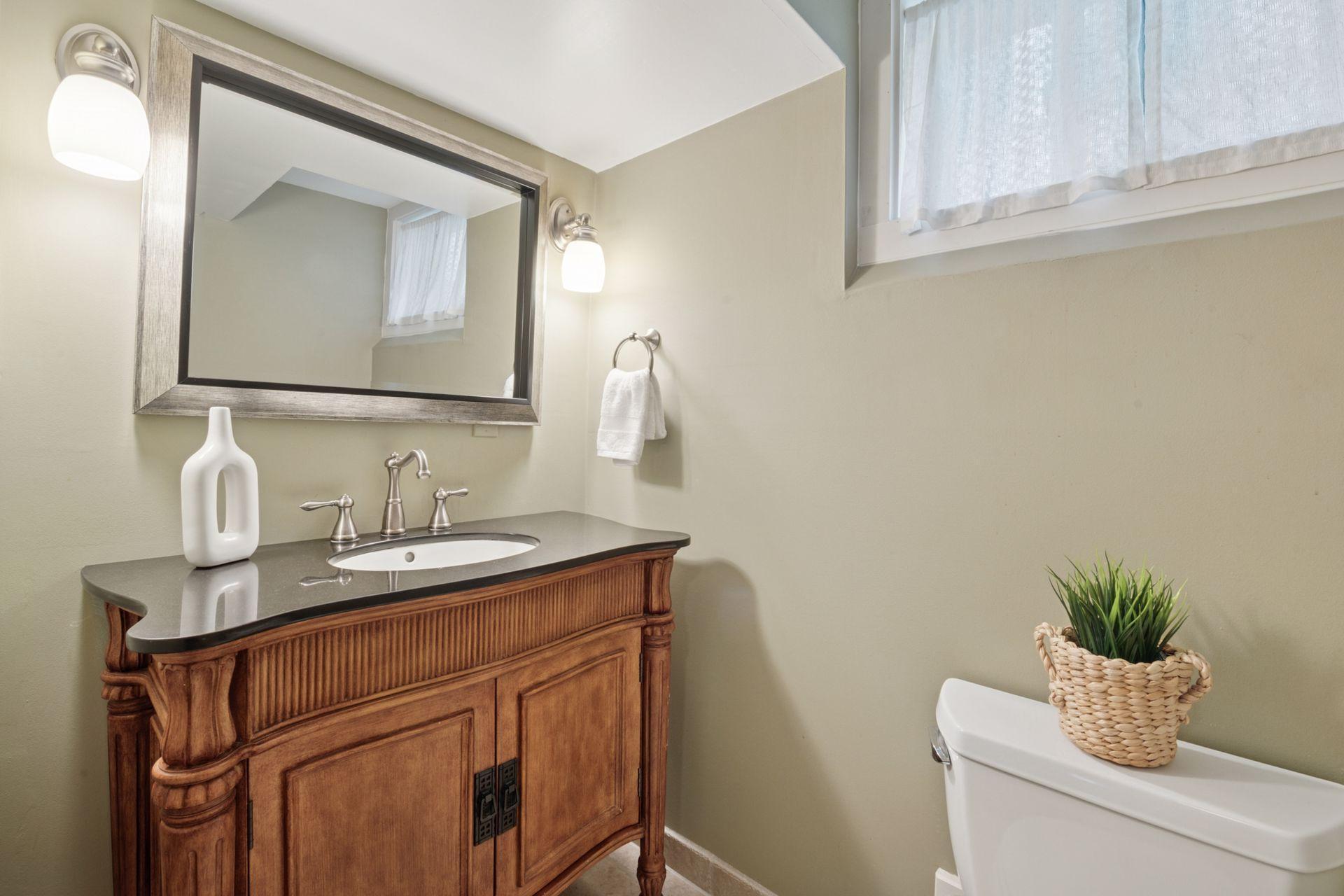 Minneapolis, Minnesota, 55410, United States, 4 Bedrooms Bedrooms, ,1 BathroomBathrooms,Residential,For Sale,1939161