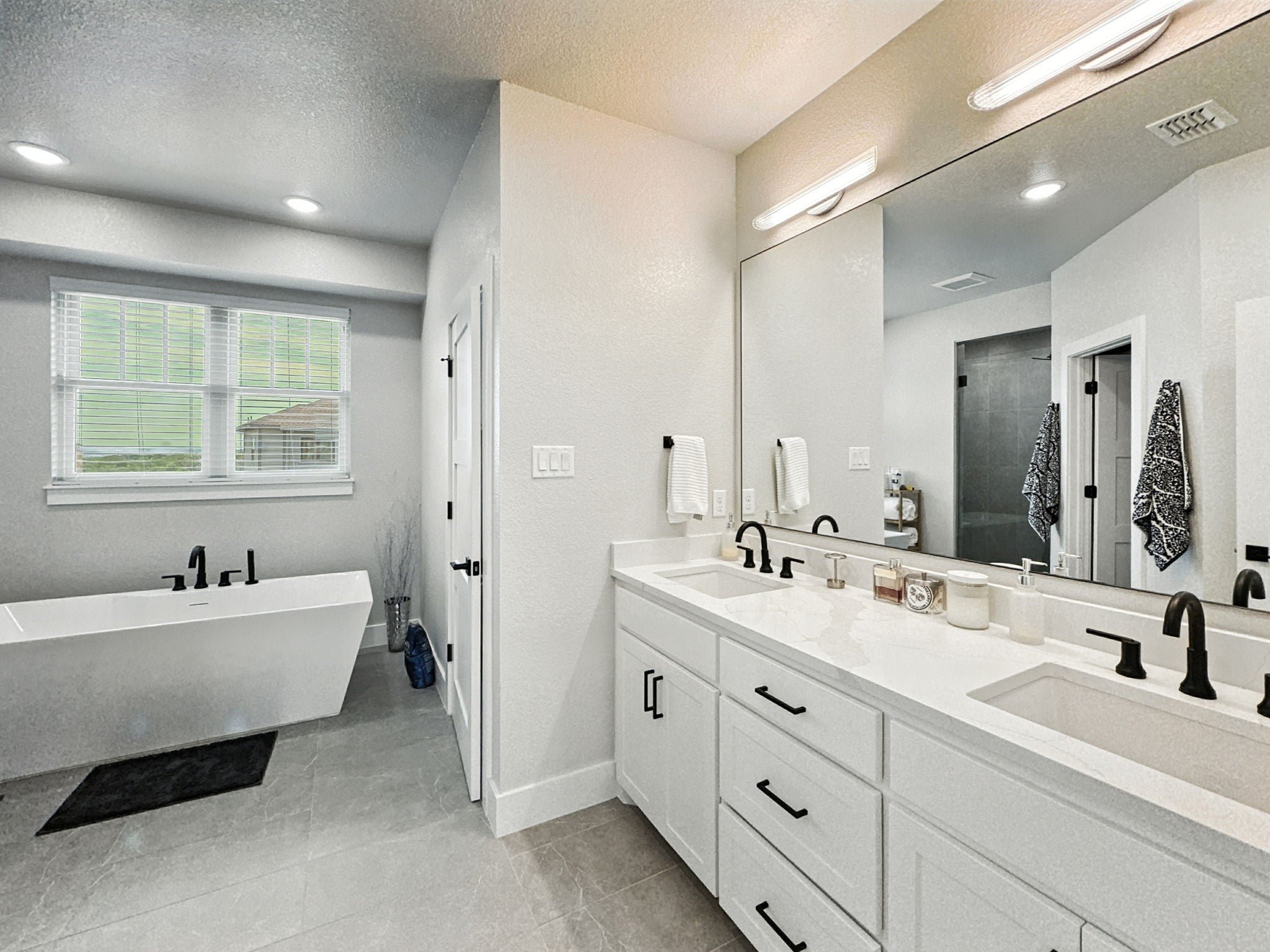 Graford, Texas, 76449, United States, 3 Bedrooms Bedrooms, ,3 BathroomsBathrooms,Residential,For Sale,1975628